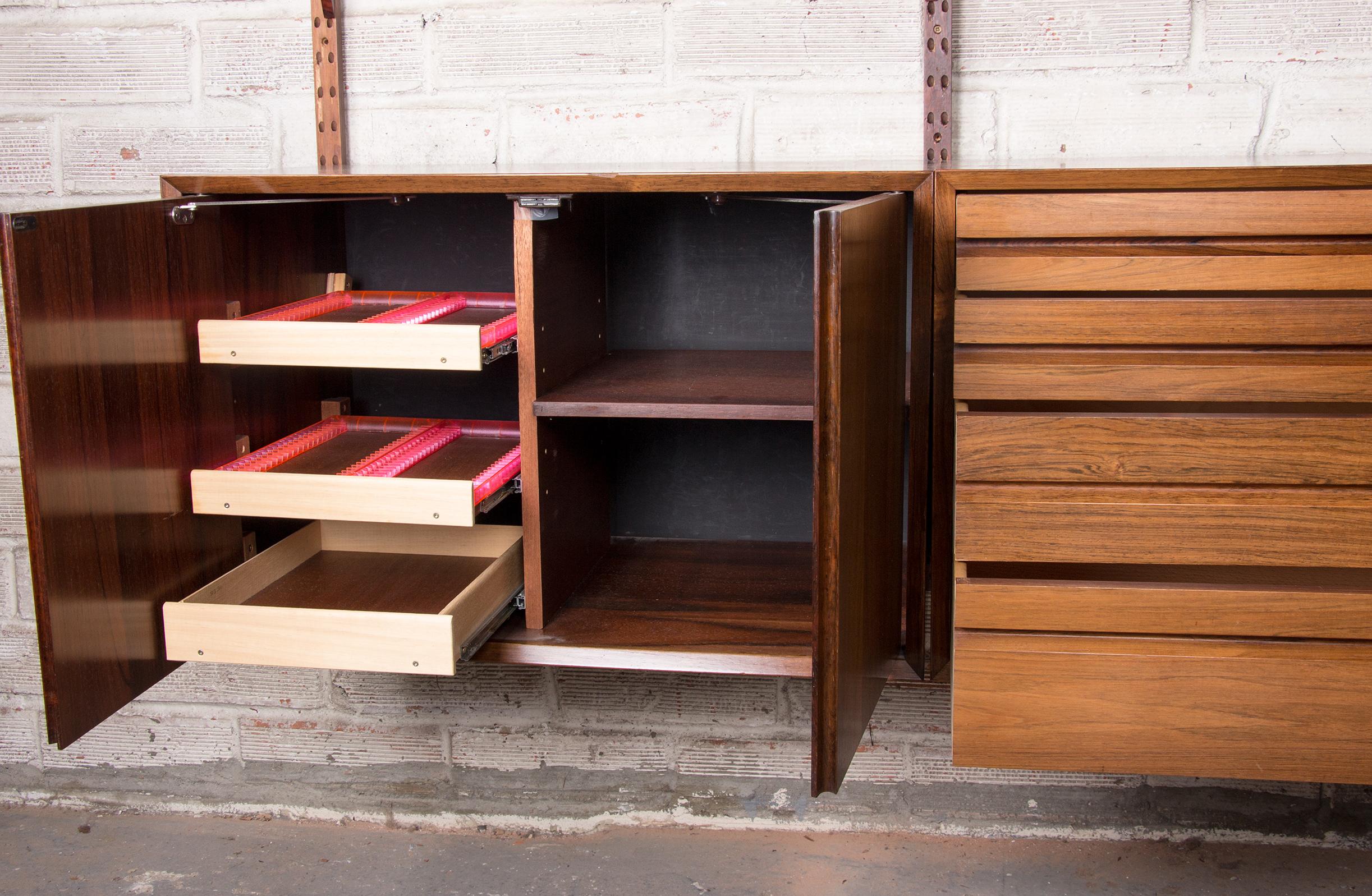 Mid-20th Century Large Danish modular shelf in Rosewood by Poul Cadovius 1960.