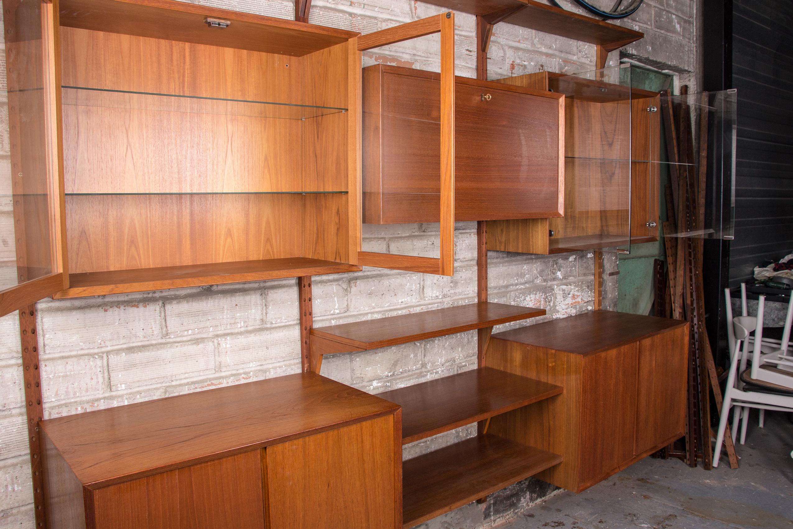 Large Danish modular teak shelf by Poul Cadovius 1960. 3