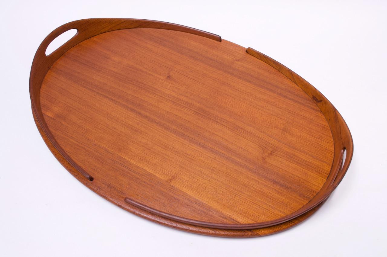 Early and large teak tray designed by Jens Quistgaard in the 1950s for Dansk Designs Denmark. Practical and visually pleasing piece measuring
H 2.75