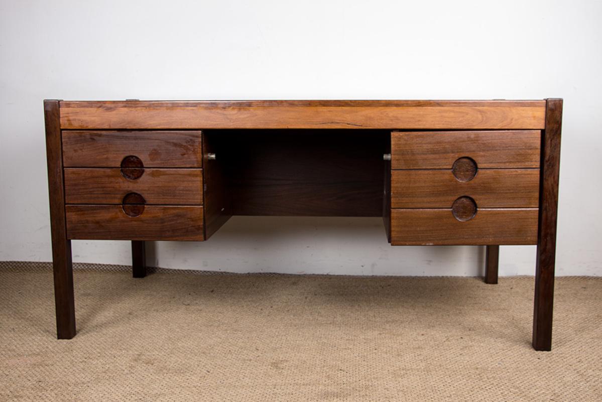 Pretty Scandinavian desk. 
3 drawers on the right side, a large document holder on the right side. 
Sober and very elegant design.
