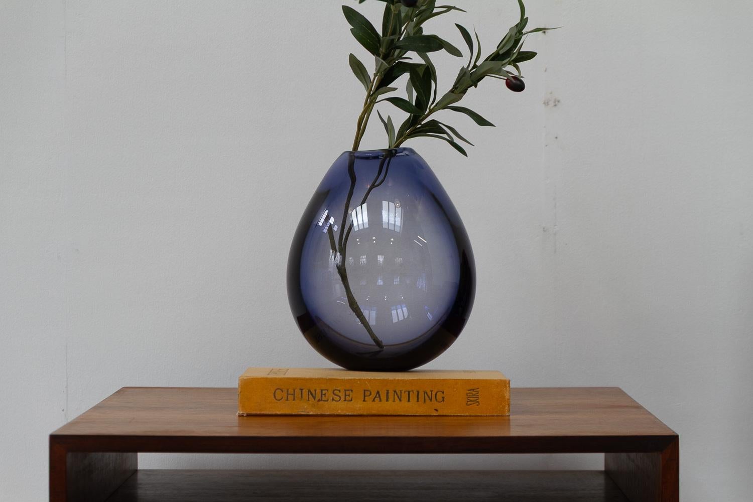 Grand vase goutte danois bleu saphir de Per Lütken pour Holmegaard, années 1960. en vente 10