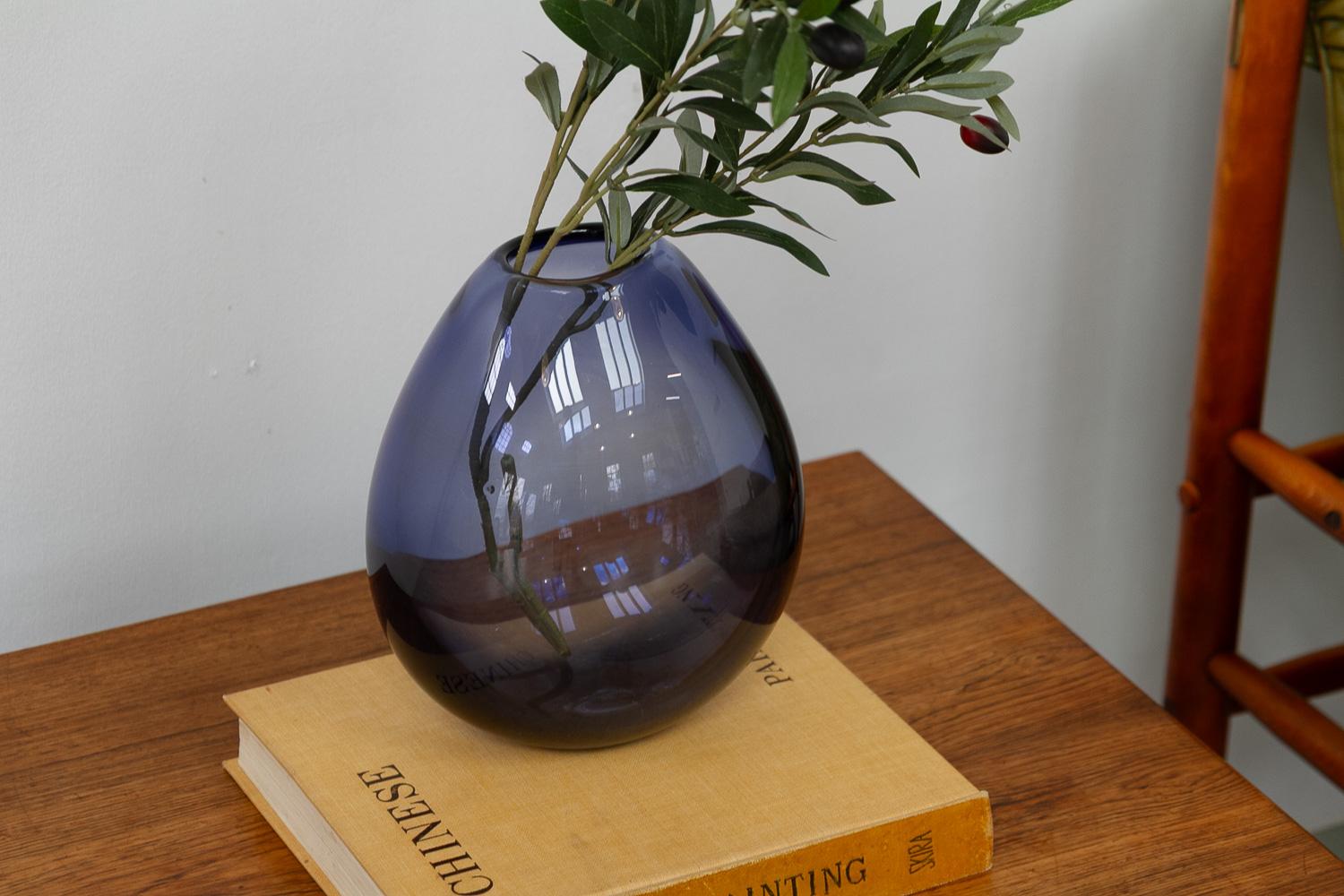 Grand vase goutte danois bleu saphir de Per Lütken pour Holmegaard, années 1960. en vente 11