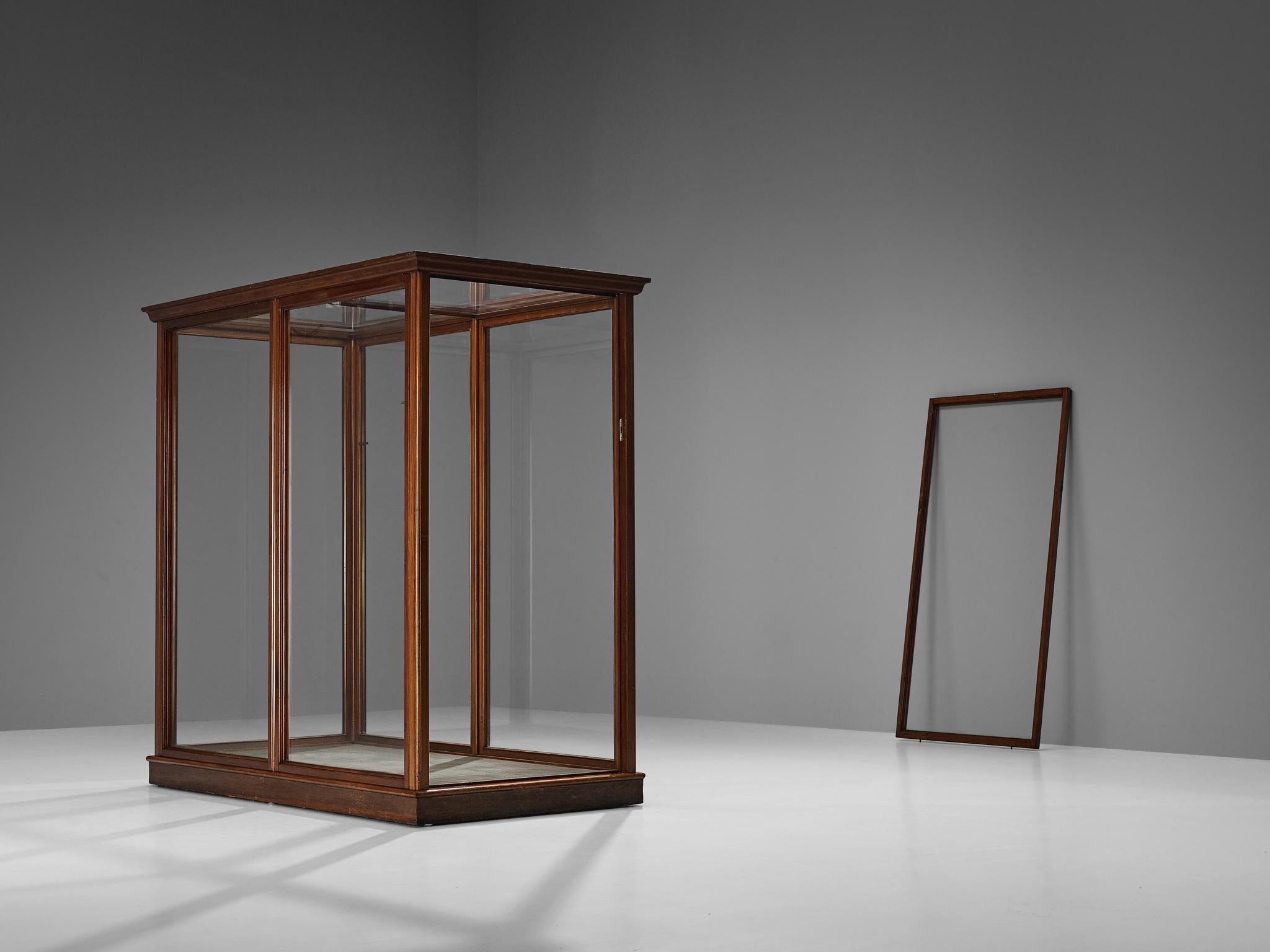 Großer dänischer Ausstellungsraum aus Mahagoni und Glas (Art déco) im Angebot