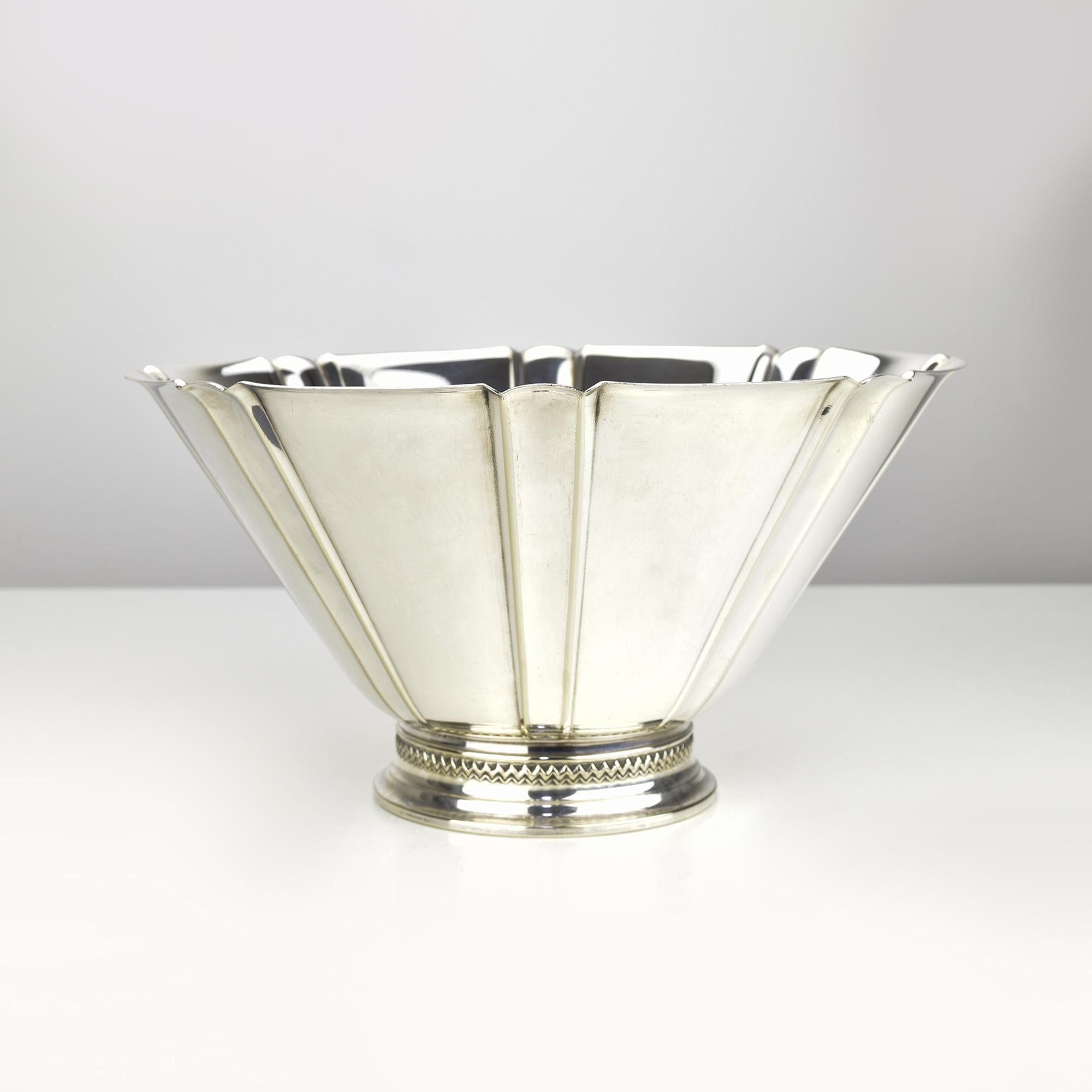 Metà XX secolo Large Danish Silverplate Bowl by Carl M. Cohr, ATLA, Art Deco Design in vendita