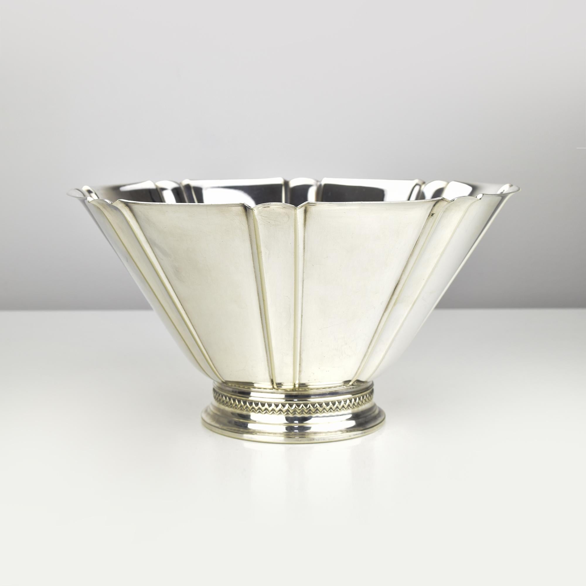 Placcato argento Large Danish Silverplate Bowl by Carl M. Cohr, ATLA, Art Deco Design in vendita