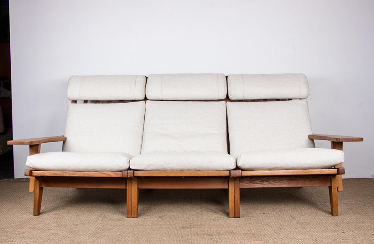 Scandinavian Modern Large Danish Sofa, solid oak and fabric, model GE375 by Hans Wegner/Getama 1960. For Sale