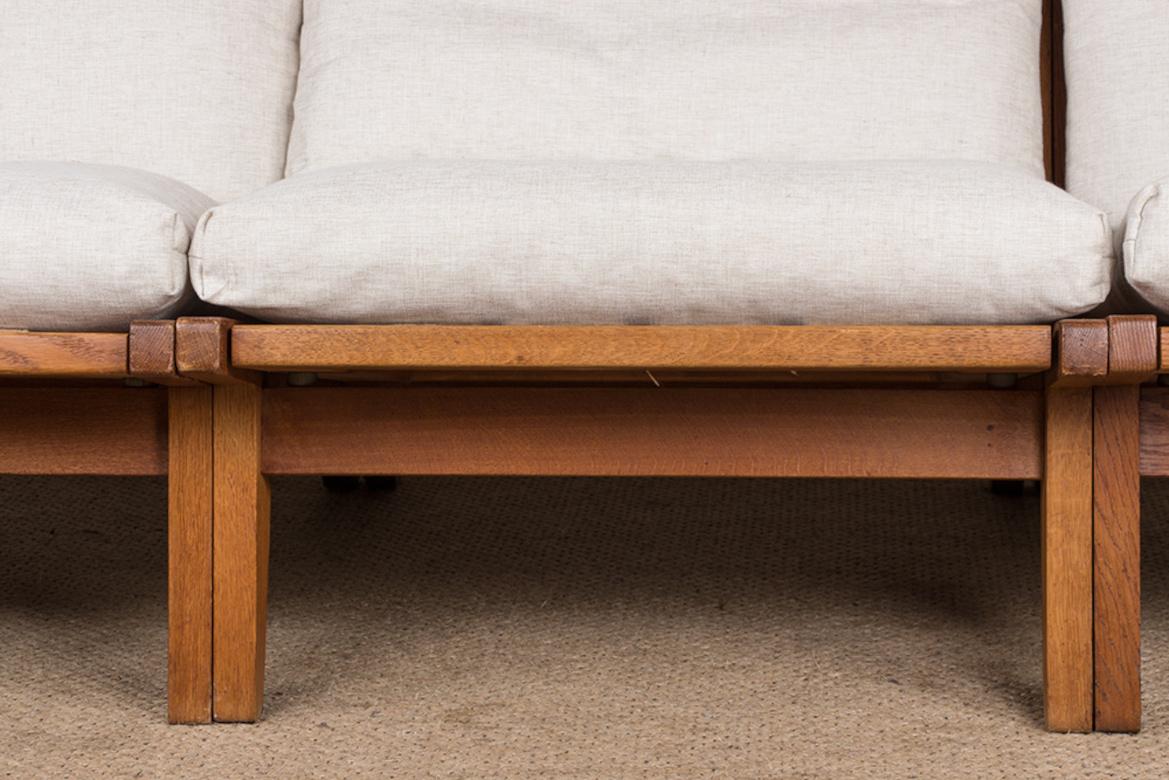 Large Danish Sofa, solid oak and fabric, model GE375 by Hans Wegner/Getama 1960. In Excellent Condition For Sale In JOINVILLE-LE-PONT, FR