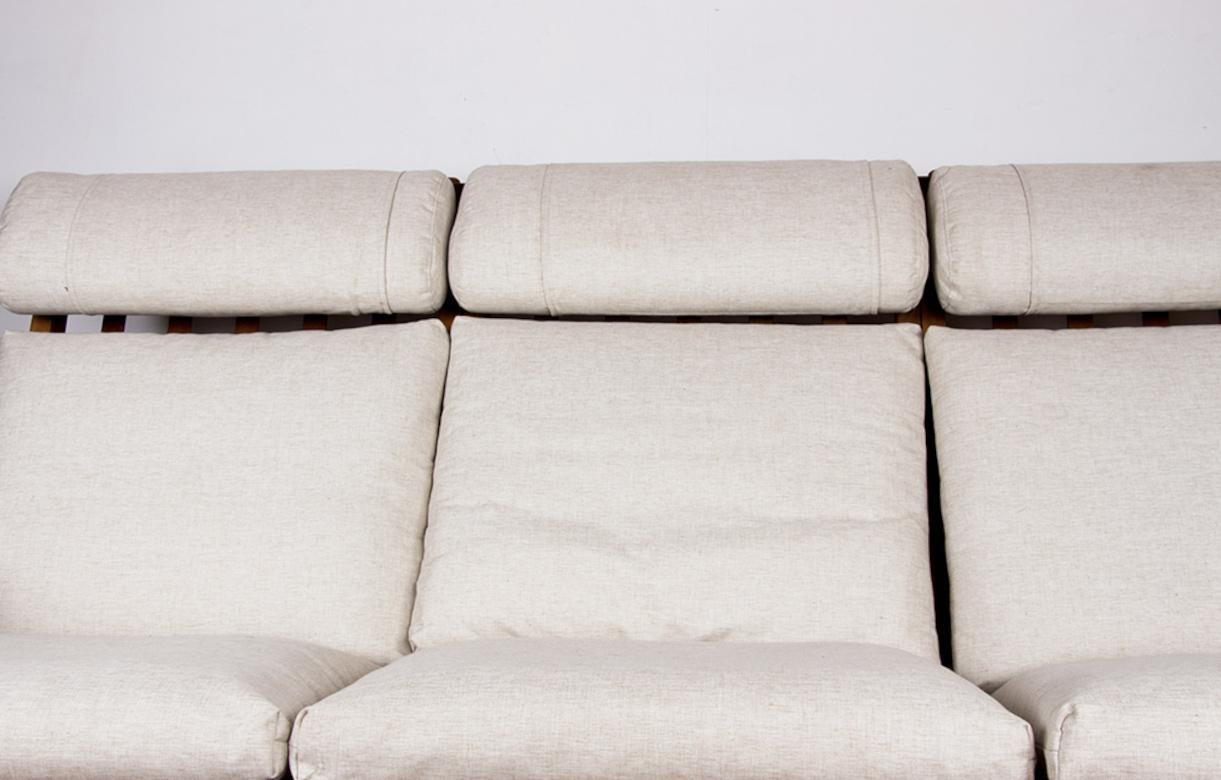 Large Danish Sofa, solid oak and fabric, model GE375 by Hans Wegner/Getama 1960. For Sale 1