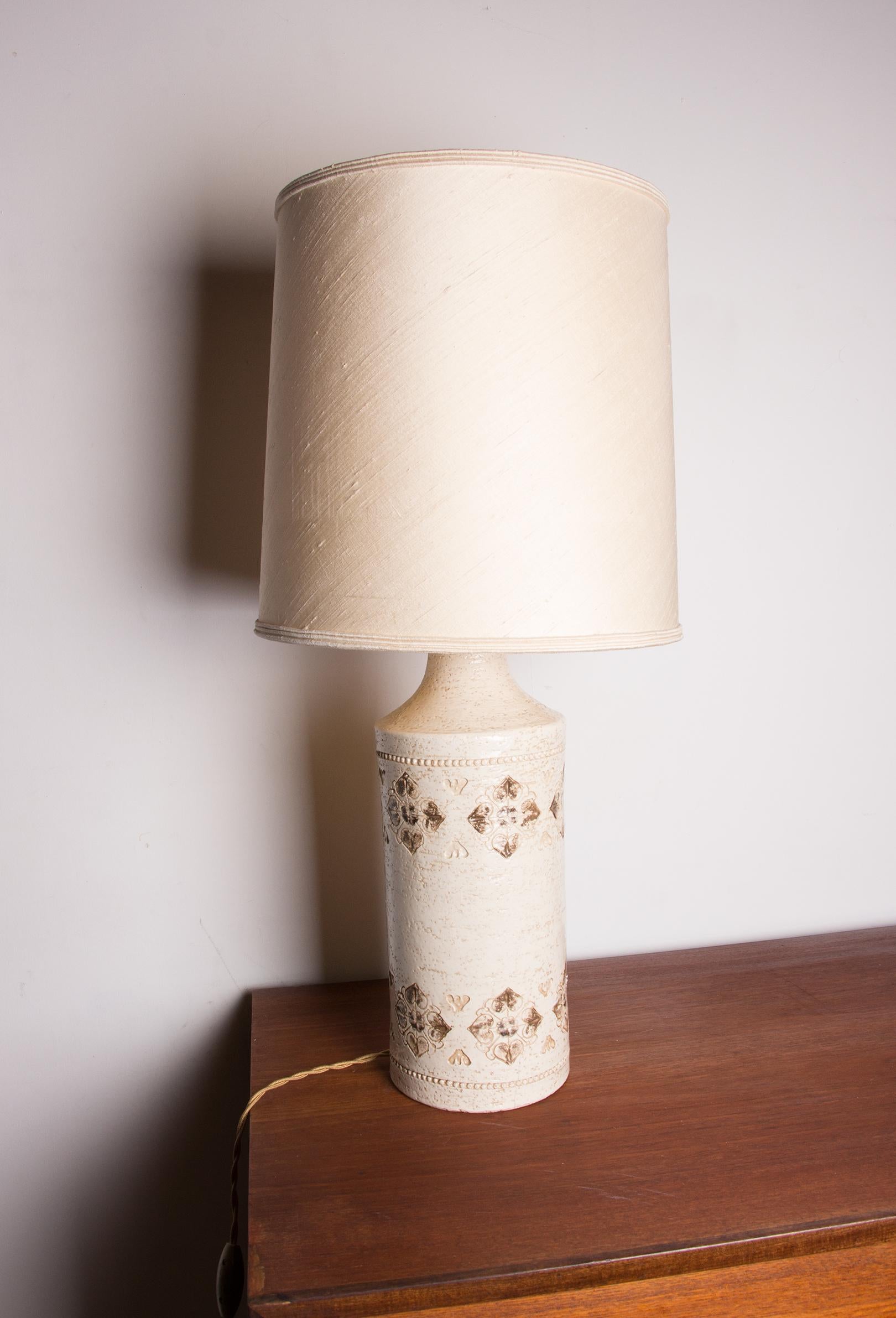 Large Danish table lamp in beige enamelled stoneware by Bitossi for Bergboms 196 For Sale 4