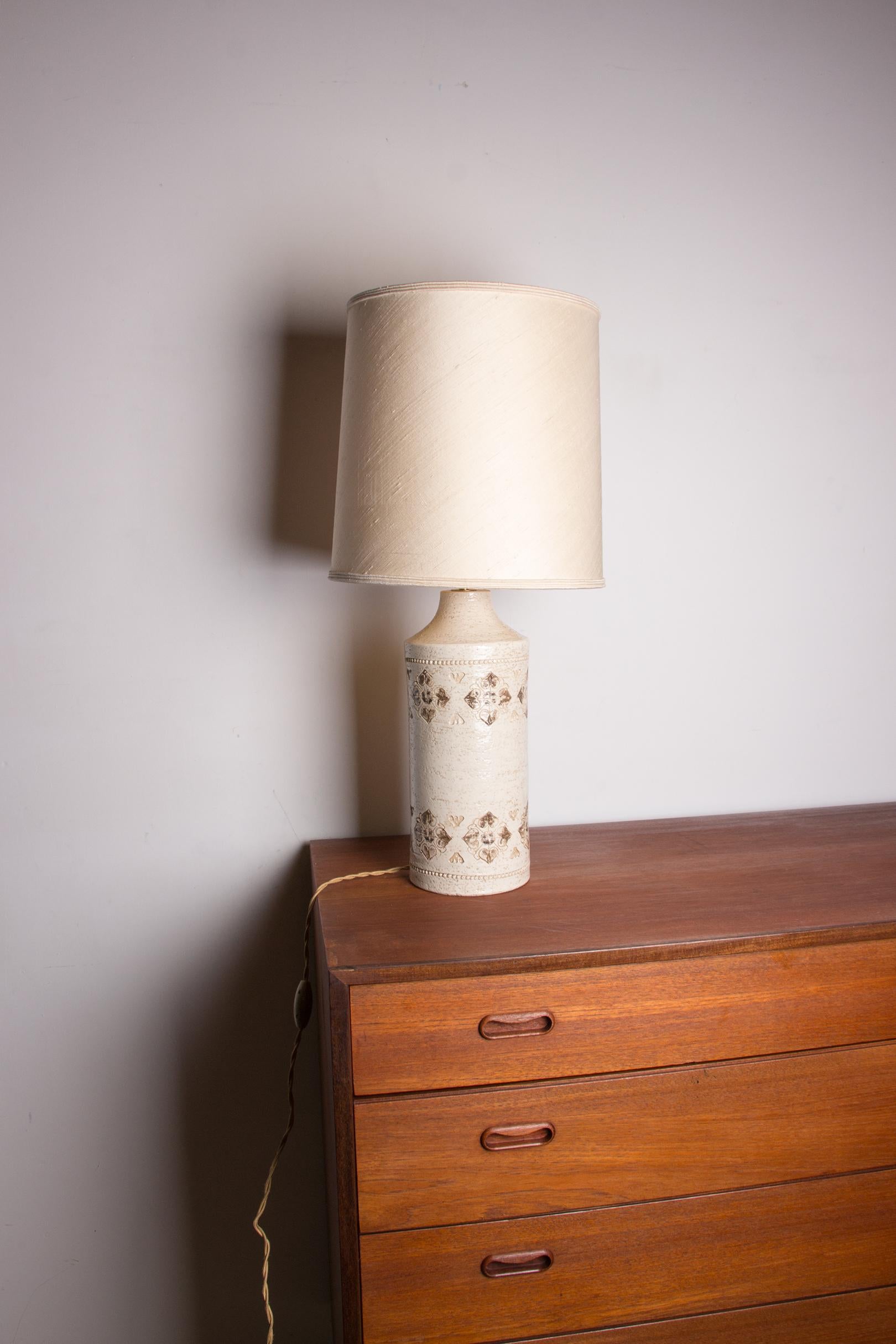 Large Danish table lamp in beige enamelled stoneware by Bitossi for Bergboms 196 For Sale 5