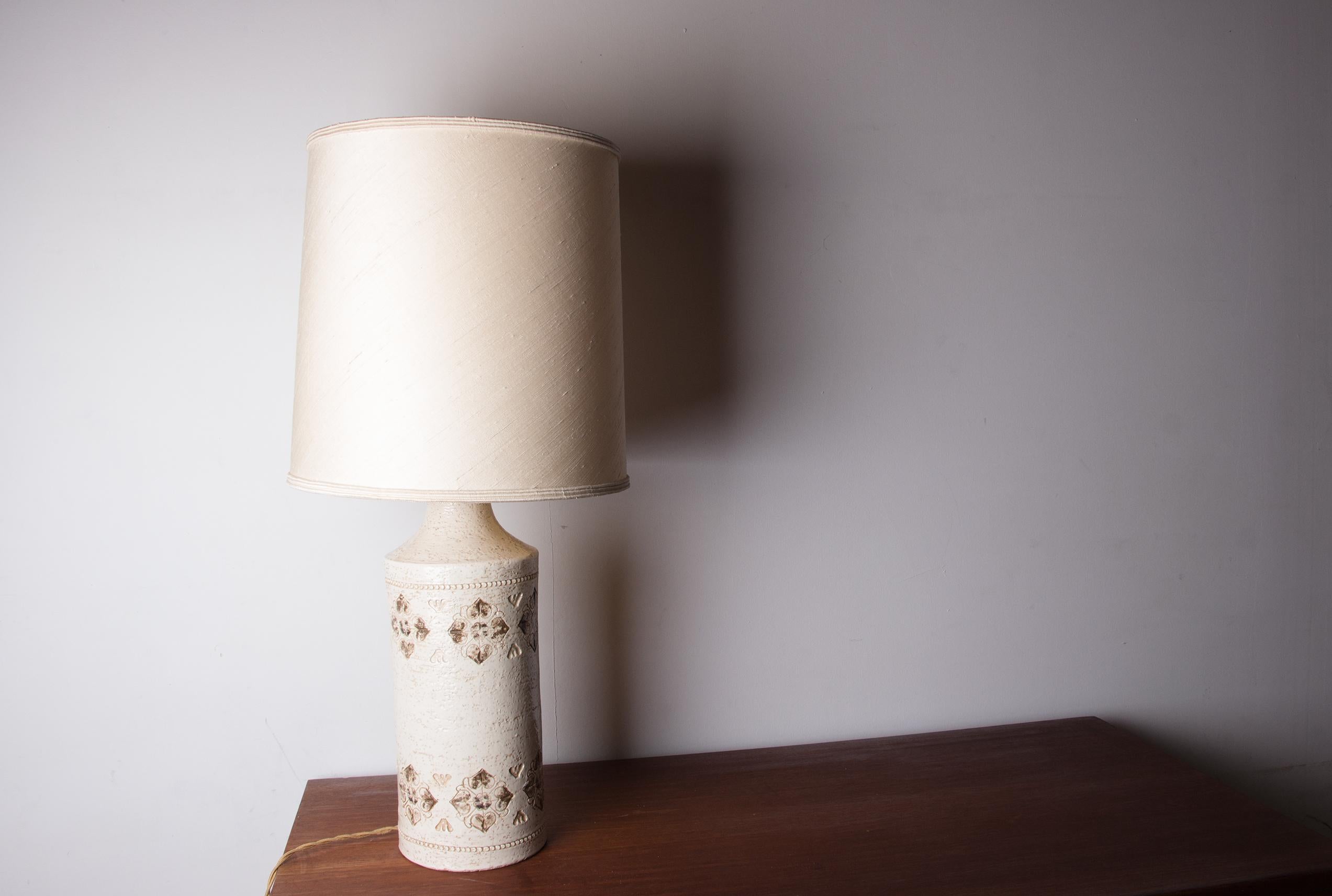 Large Danish table lamp in beige enamelled stoneware by Bitossi for Bergboms 196 For Sale 6