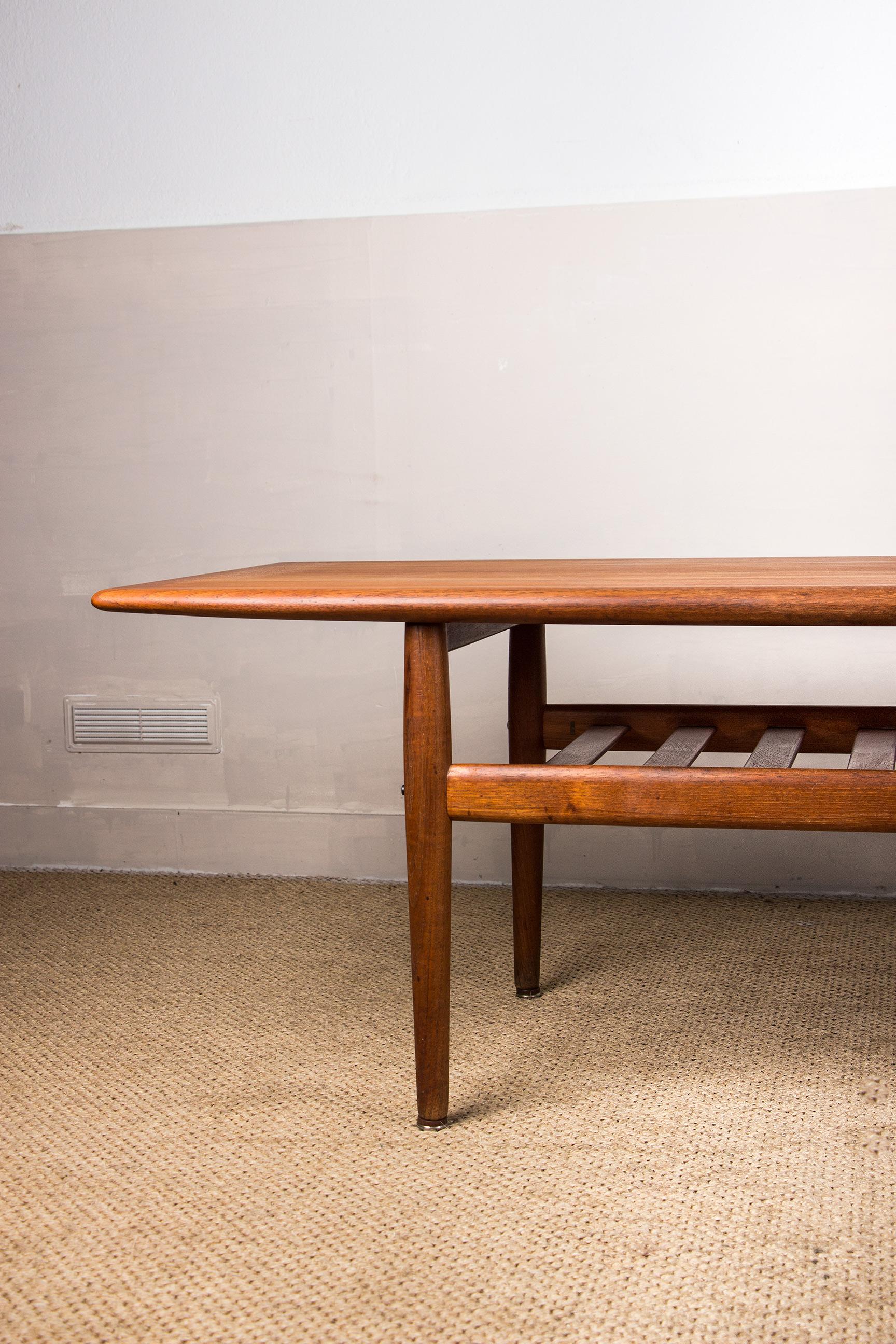 Large Danish Teak Coffee Table by Grete Jalk for Glostrup Mobelfabrik, 1960 In Excellent Condition For Sale In JOINVILLE-LE-PONT, FR