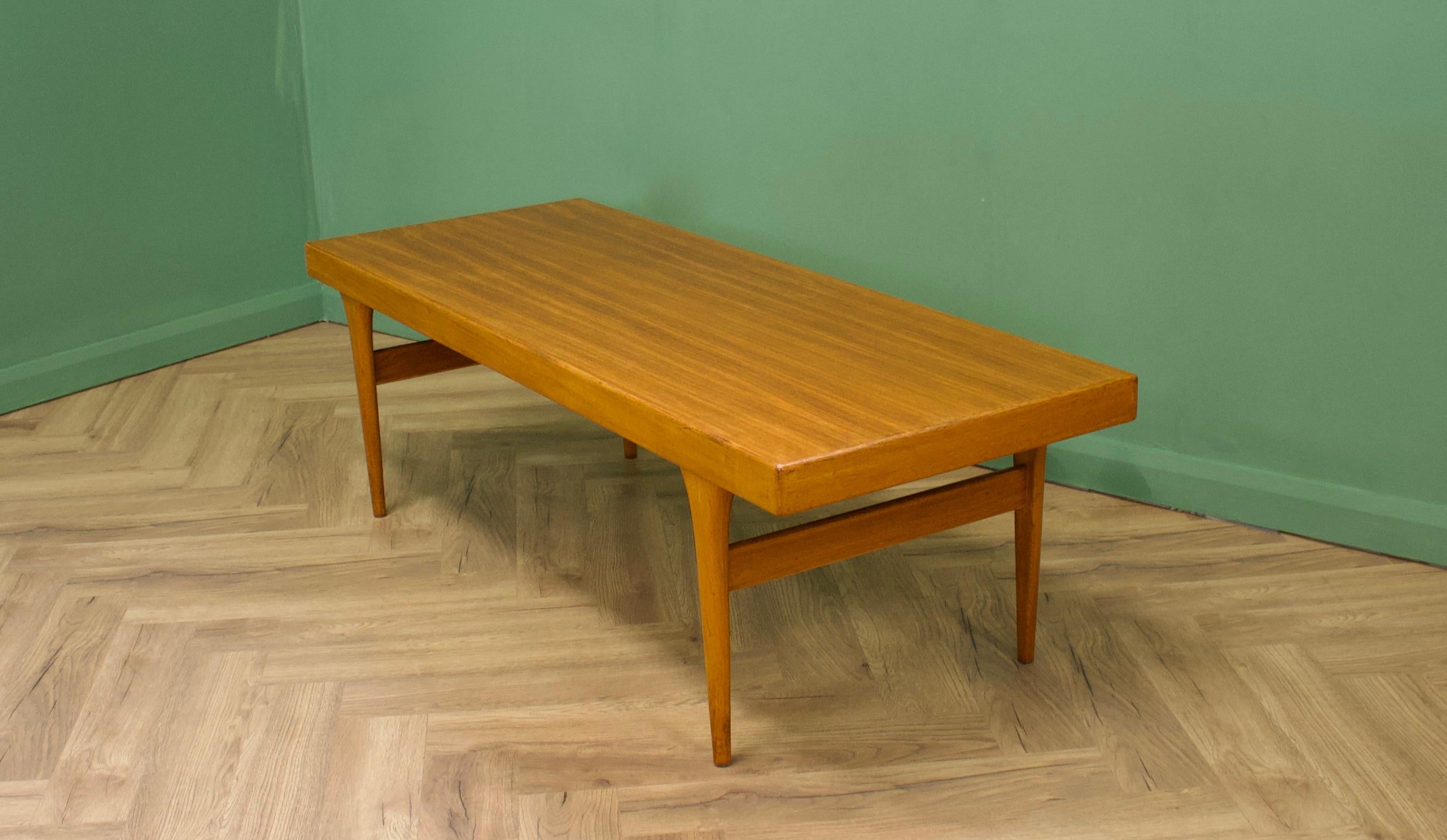 Mid-Century Modern Grande table basse danoise en teck des années 1960, Silkeborg en vente