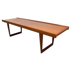 Grande tavolino da salotto o panca danese in teak di Peter Lovig Nielsen, 1960.