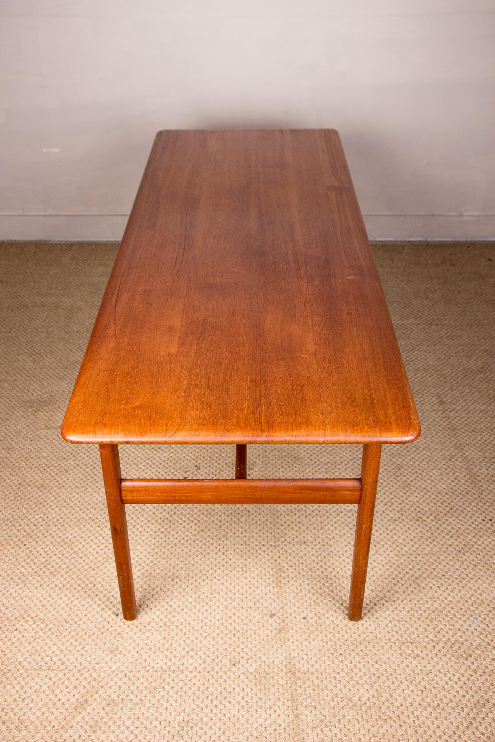 Large Danish teak coffee table with 2 side document holders, 1960. For Sale 8
