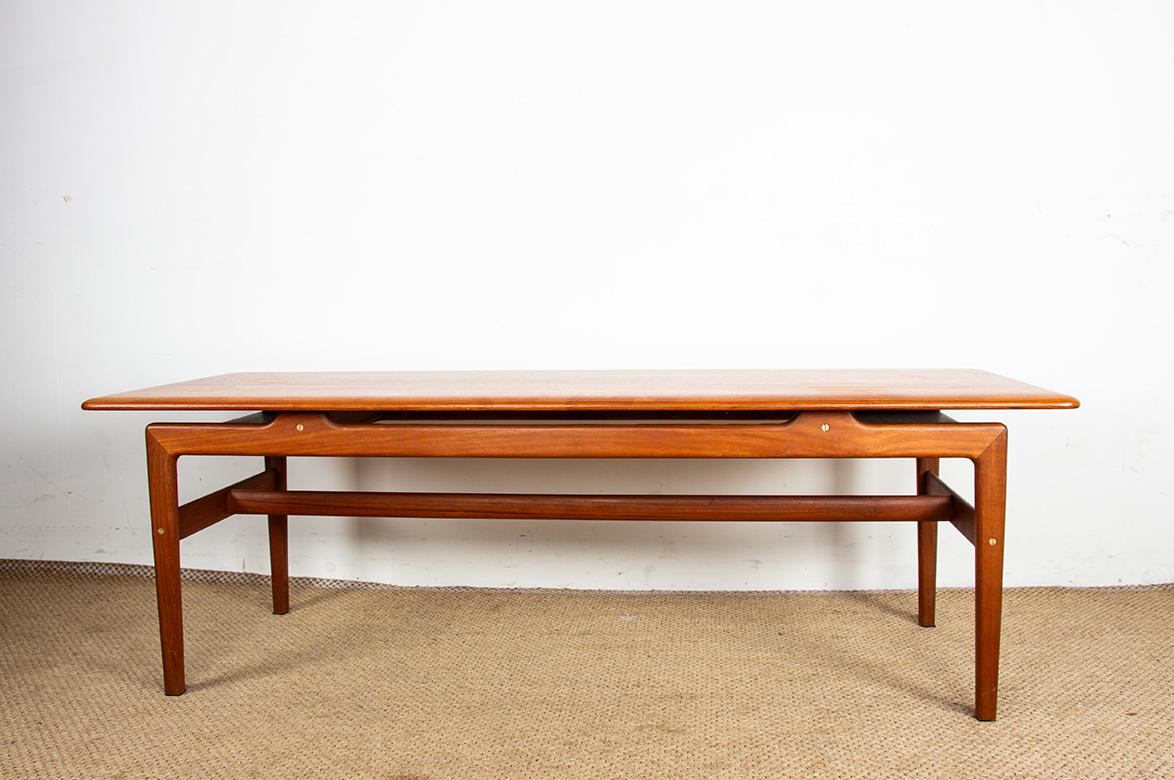 Scandinavian Modern Large Danish teak coffee table with 2 side document holders, 1960. For Sale
