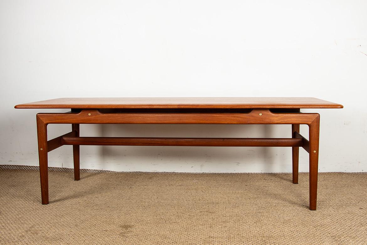 Mid-20th Century Large Danish teak coffee table with 2 side document holders, 1960. For Sale