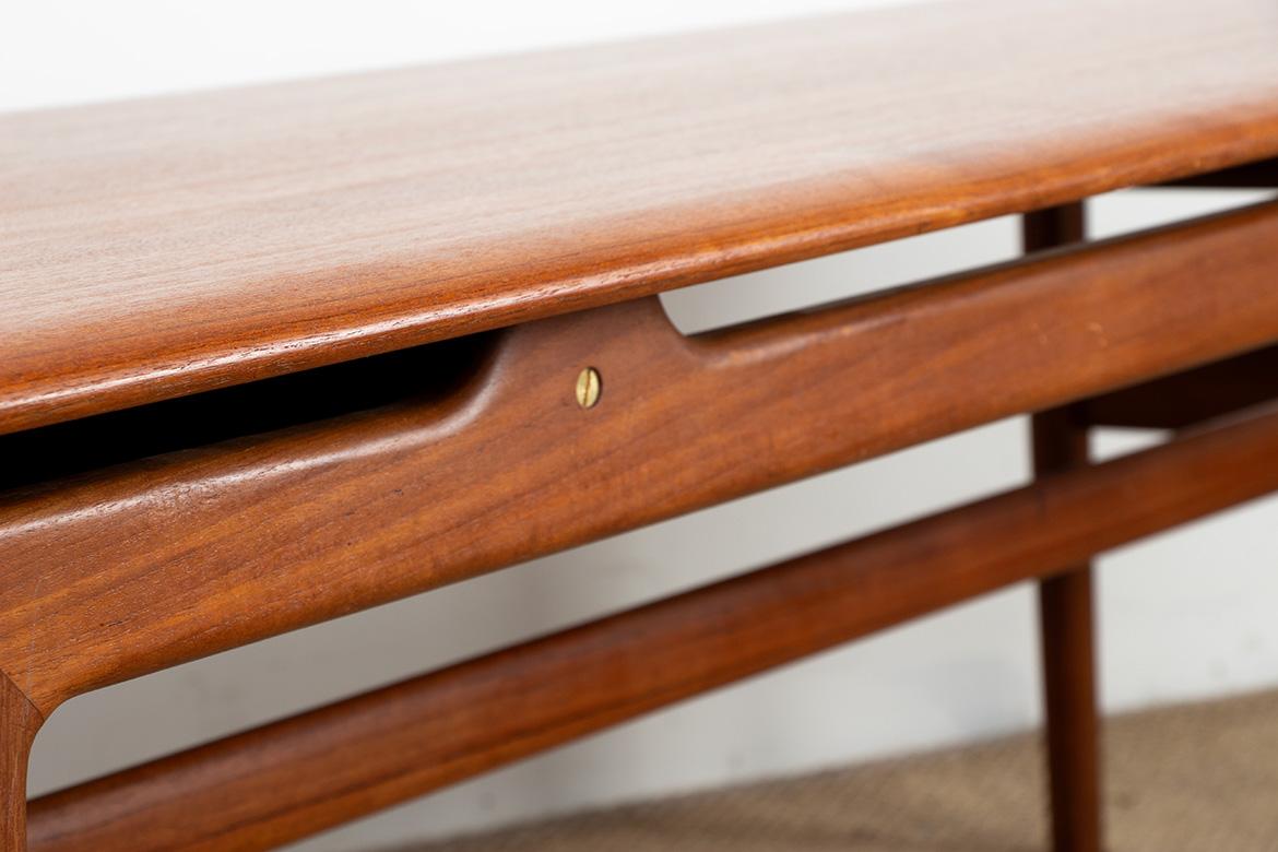 Large Danish teak coffee table with 2 side document holders, 1960. For Sale 3