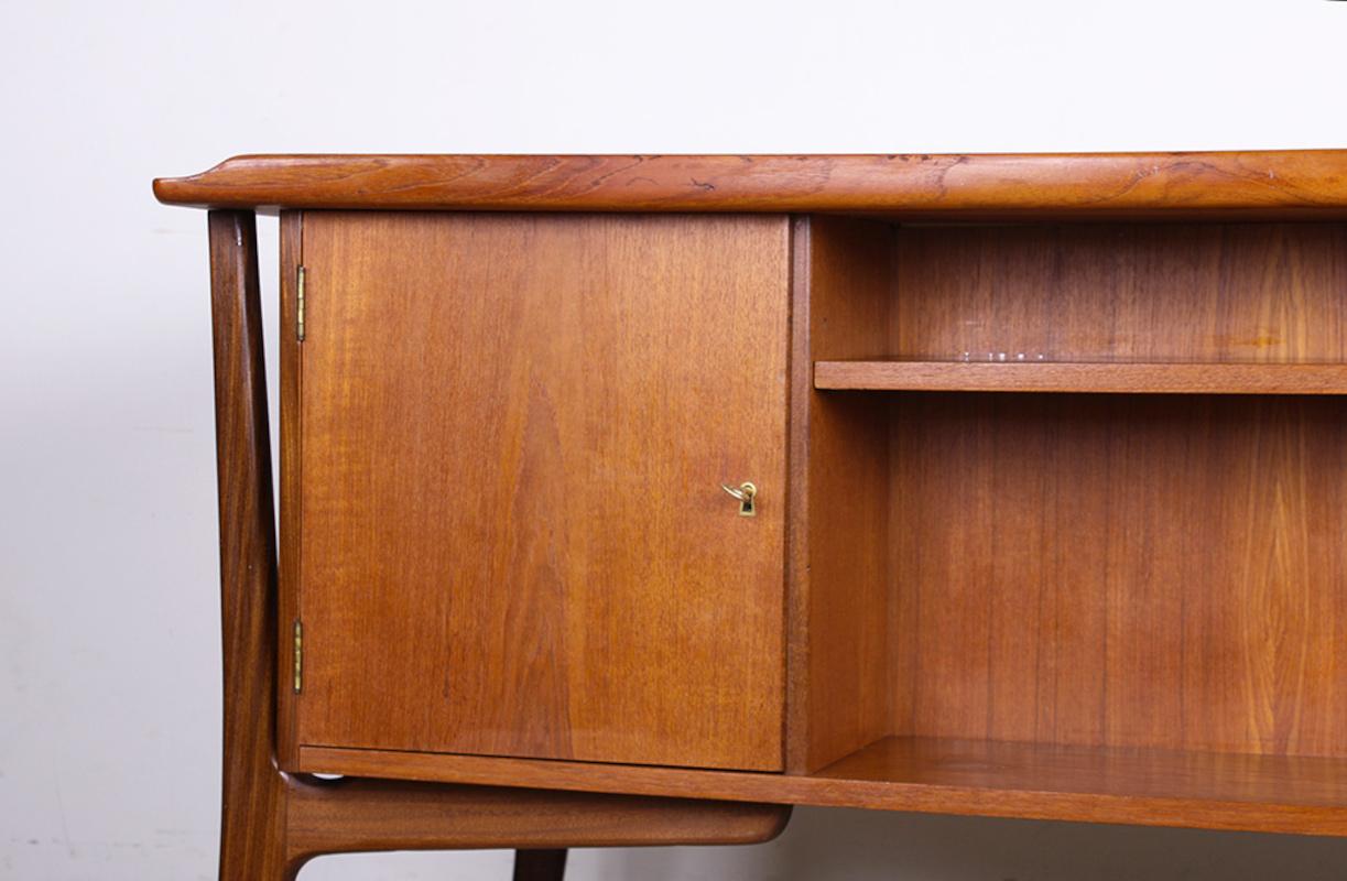 Gran escritorio danés de teca, de doble cara, de Svend Aage Madsen para H. P. Hansen 1960. en venta 7