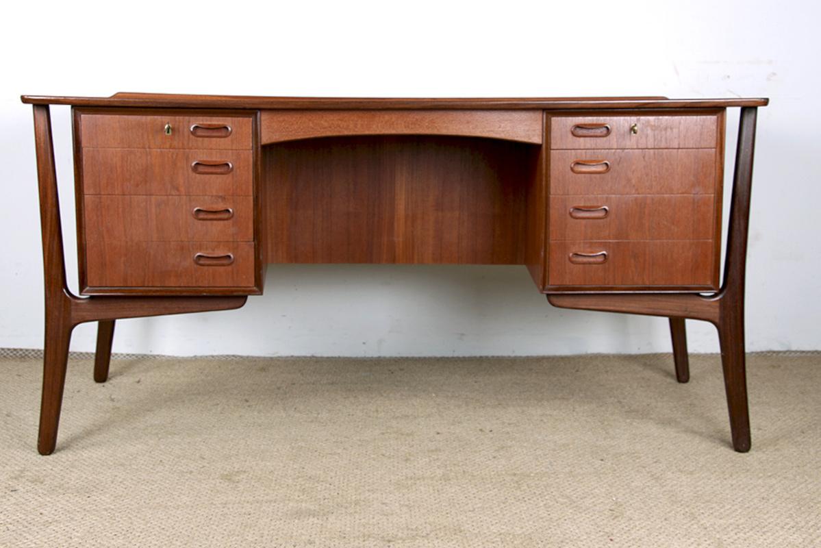 Gran escritorio danés de teca, de doble cara, de Svend Aage Madsen para H. P. Hansen 1960. Danés en venta