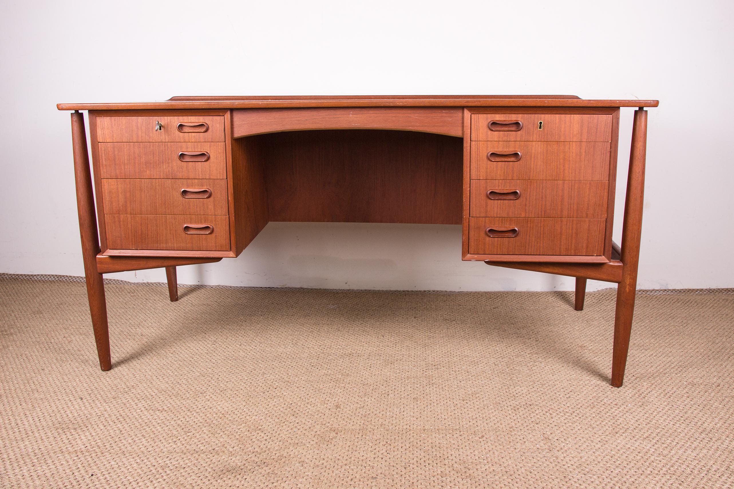 Large Danish Teak Desk, Double Sided, by Svend Aage Madsen for H. P Hansen, 1960 In Excellent Condition In JOINVILLE-LE-PONT, FR