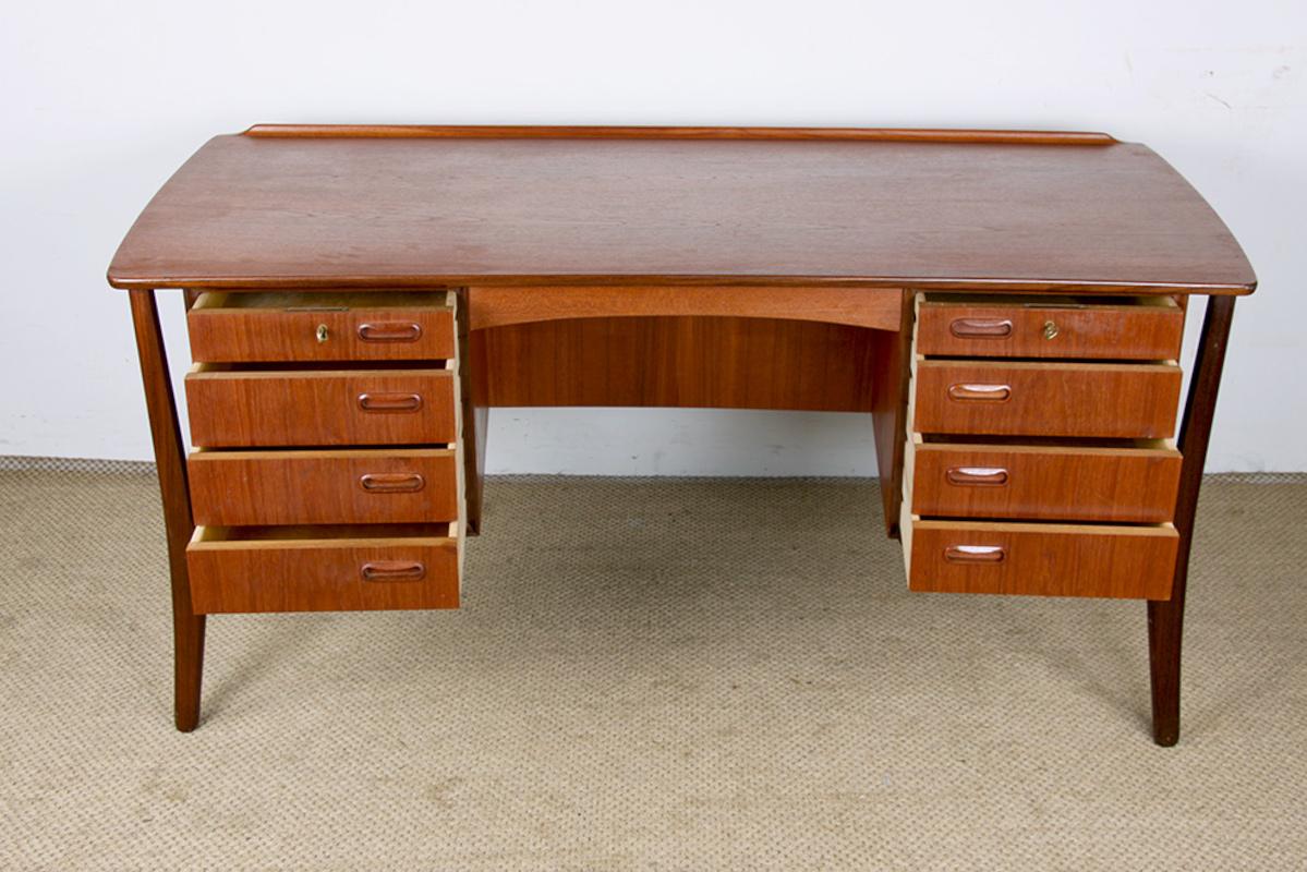 Gran escritorio danés de teca, de doble cara, de Svend Aage Madsen para H. P. Hansen 1960. en Excelente estado para la venta en JOINVILLE-LE-PONT, FR