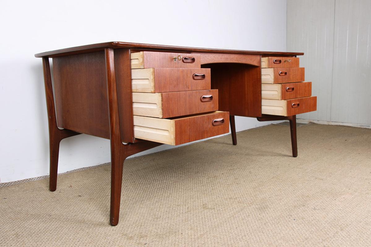 Gran escritorio danés de teca, de doble cara, de Svend Aage Madsen para H. P. Hansen 1960. mediados del siglo XX en venta