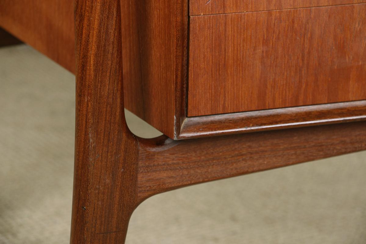 Large Danish teak desk, double sided, by Svend Aage Madsen for H. P Hansen 1960. For Sale 2