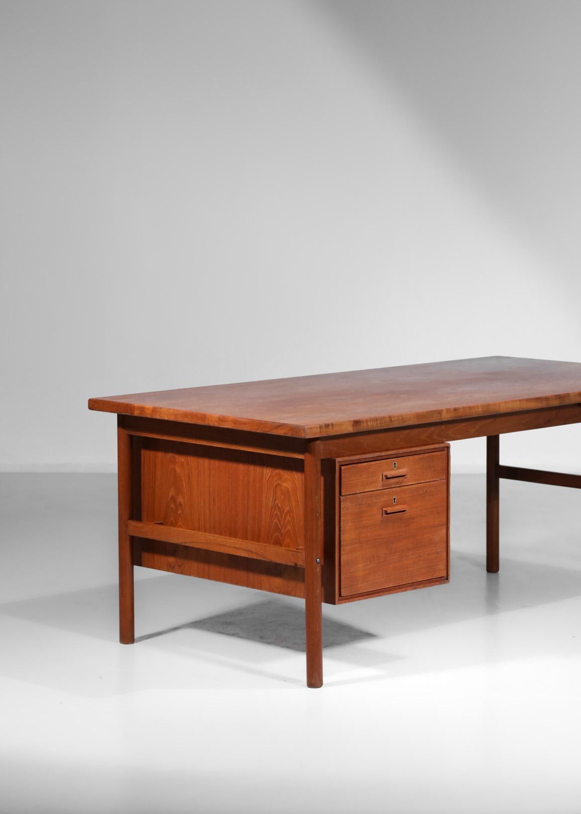 Large Danish Teak Desk with Pedestal, Scandinavian - E521 3