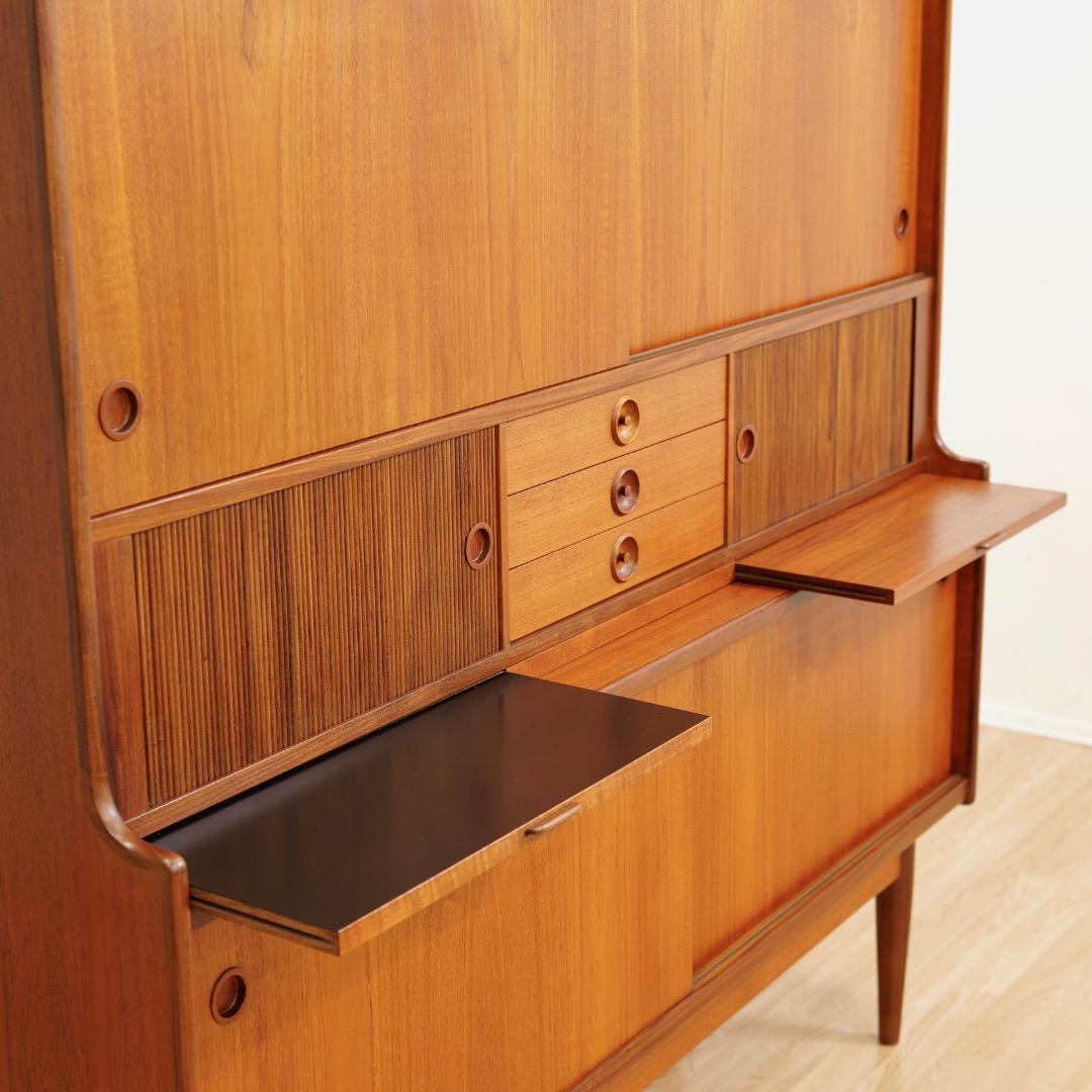 Large Danish Teak Hutch Credenza by Johannes Andersen for Uldum Mobelfabrik en vente 5