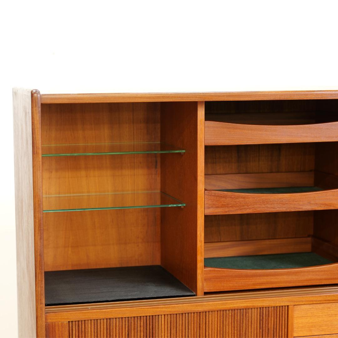 Large Danish Teak Hutch Credenza by Johannes Andersen for Uldum Mobelfabrik en vente 6