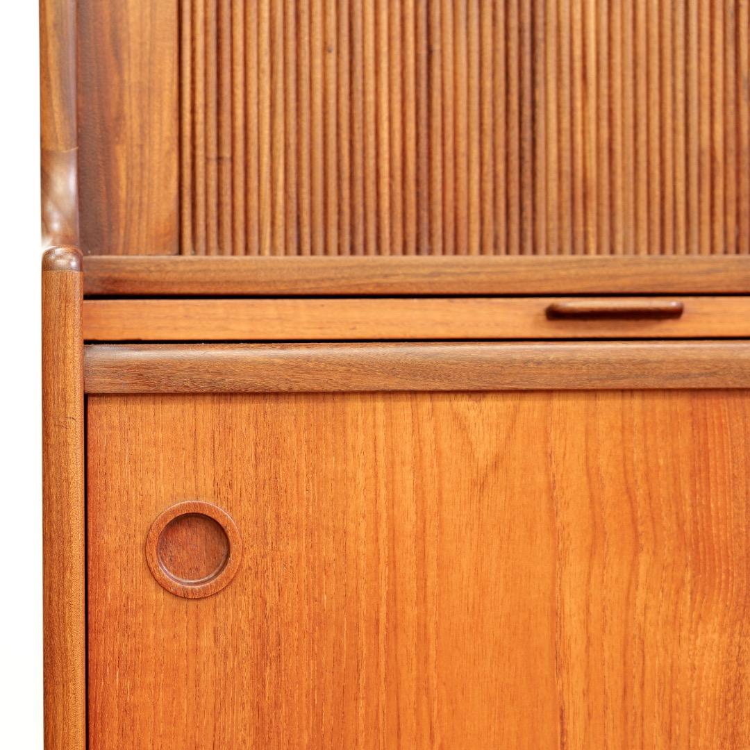 Large Danish Teak Hutch Credenza by Johannes Andersen for Uldum Mobelfabrik en vente 7