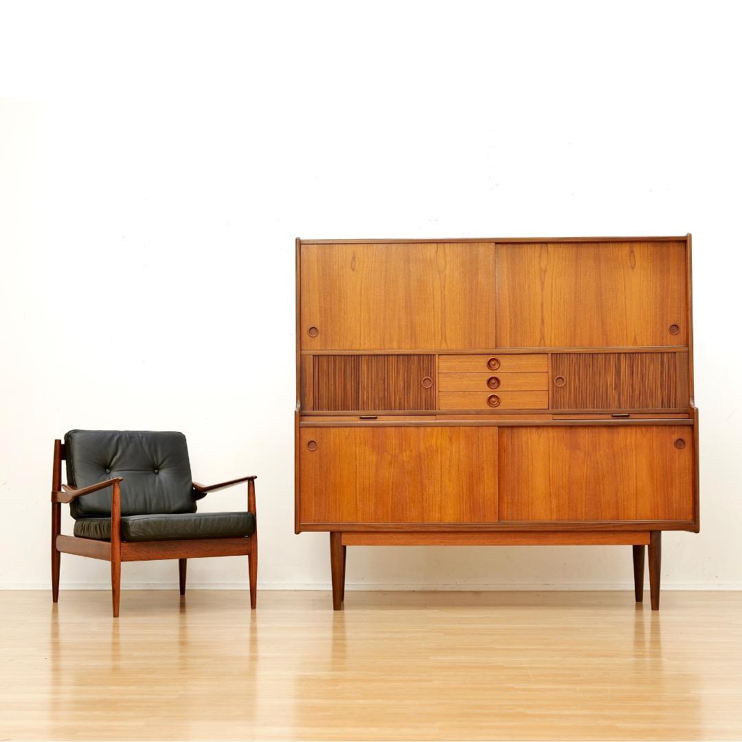 Scandinavian teak hutch credenza designed by Johannes Andersen for the Danish manufacturer Uldum Møbelfabrik.  A large, handsome storage buffet credenza there is an abundance of storage throughout this striking example of Danish design.

Johannes