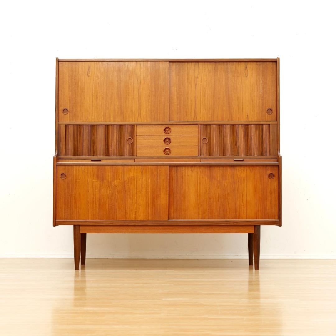 Mid-Century Modern Large Danish Teak Hutch Credenza by Johannes Andersen for Uldum Mobelfabrik en vente