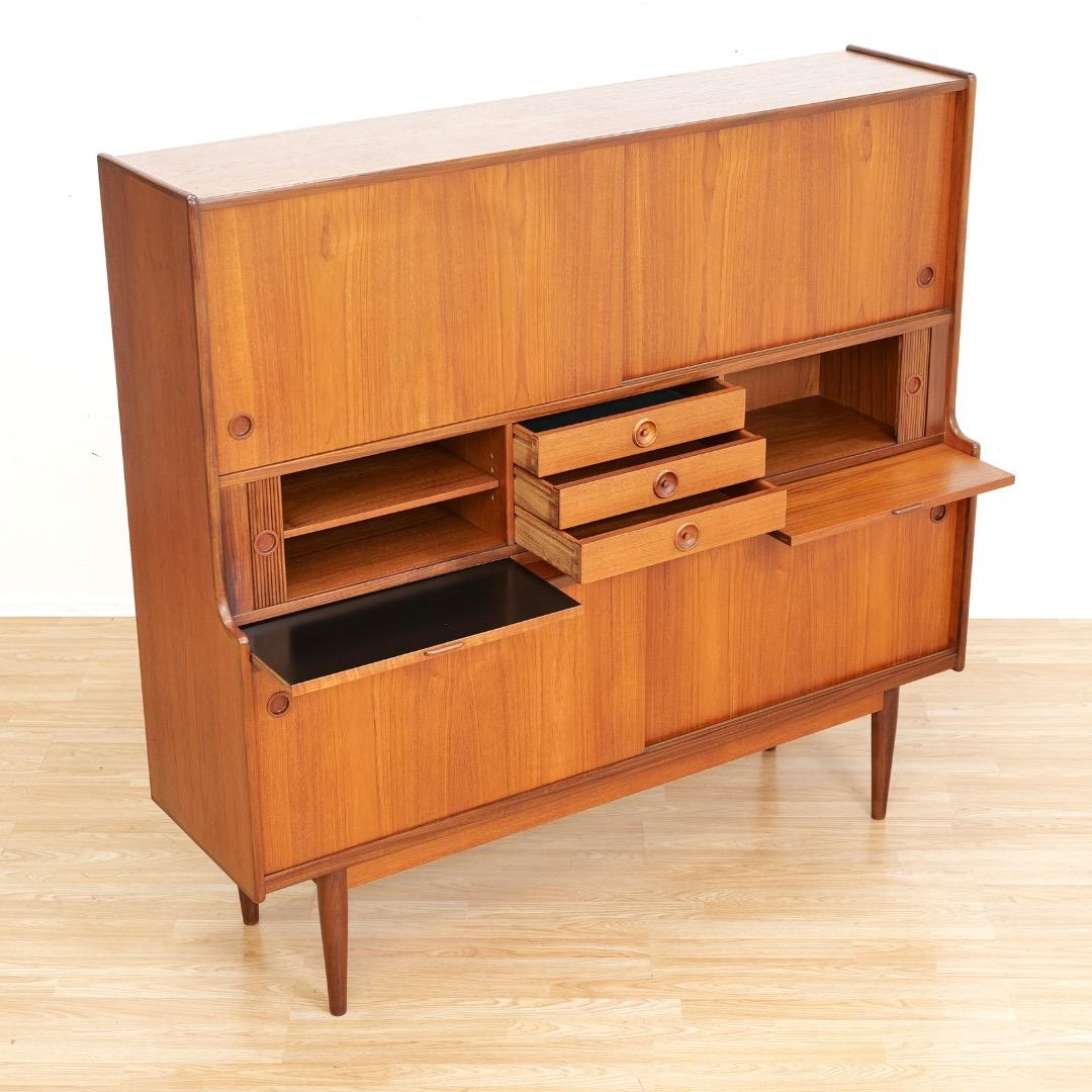 Large Danish Teak Hutch Credenza by Johannes Andersen for Uldum Mobelfabrik en vente 2