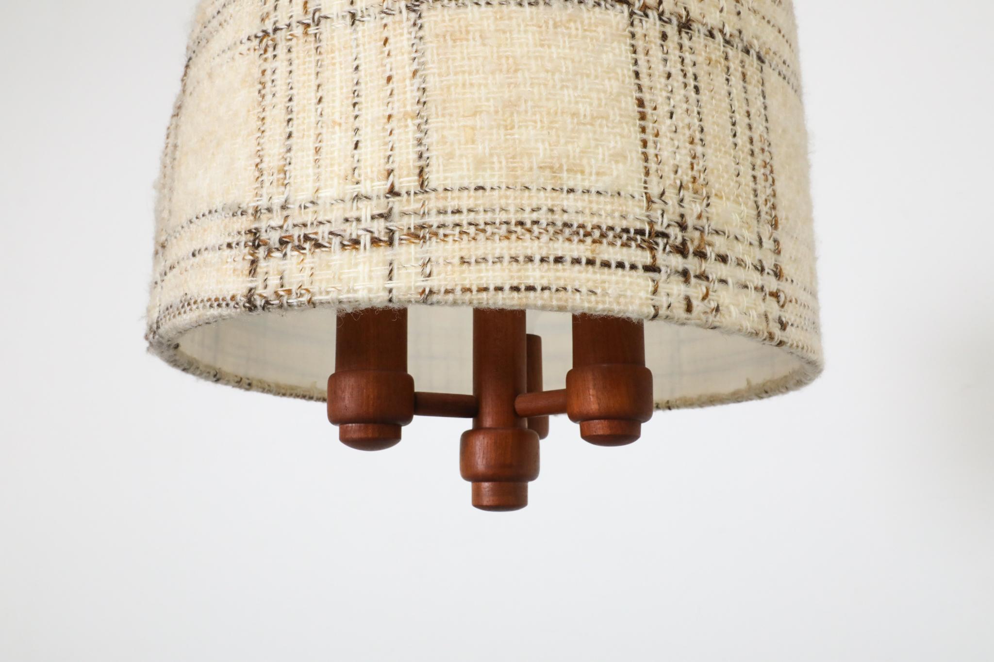Grande lampe suspendue danoise en teck avec contrepoids par Domus 1960s en vente 9