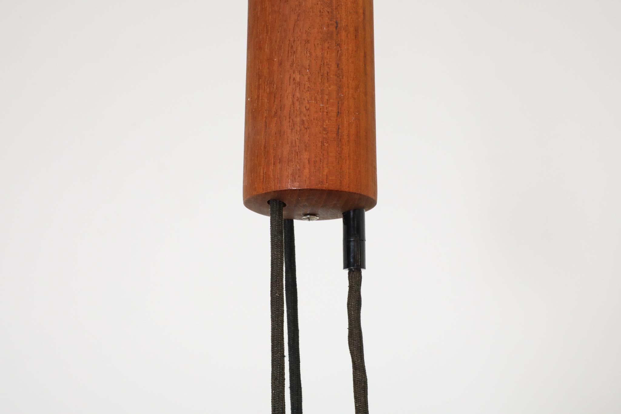 Grande lampe suspendue danoise en teck avec contrepoids par Domus 1960s en vente 10