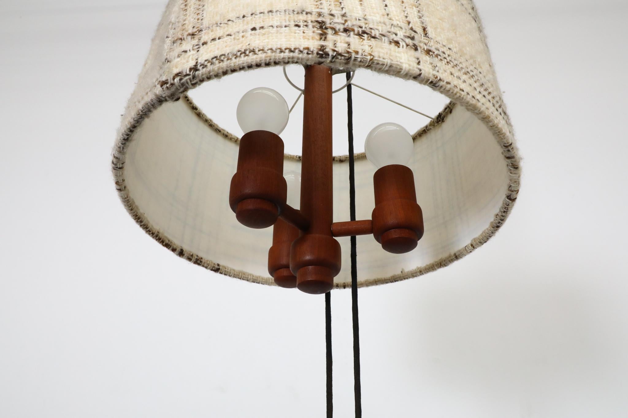 Grande lampe suspendue danoise en teck avec contrepoids par Domus 1960s en vente 2