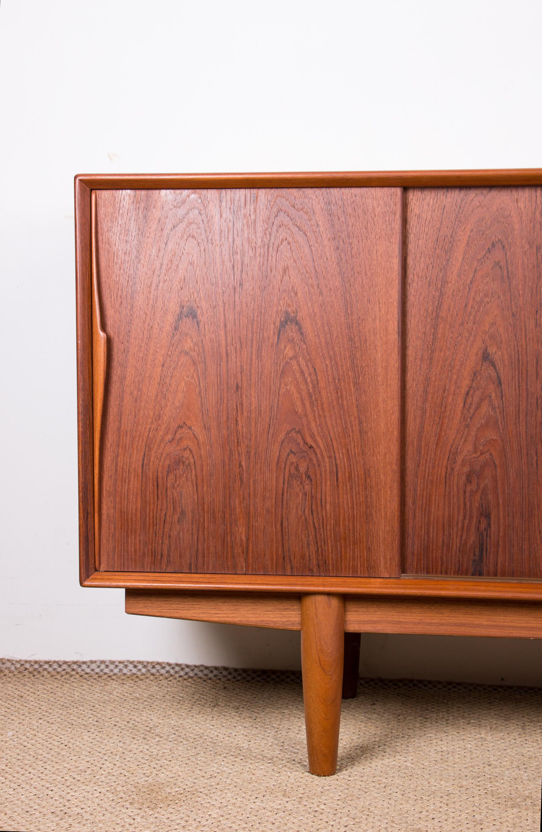 Large Danish Teak Sideboard by Arne Vodder for Dyrlund 1960. In Good Condition In JOINVILLE-LE-PONT, FR