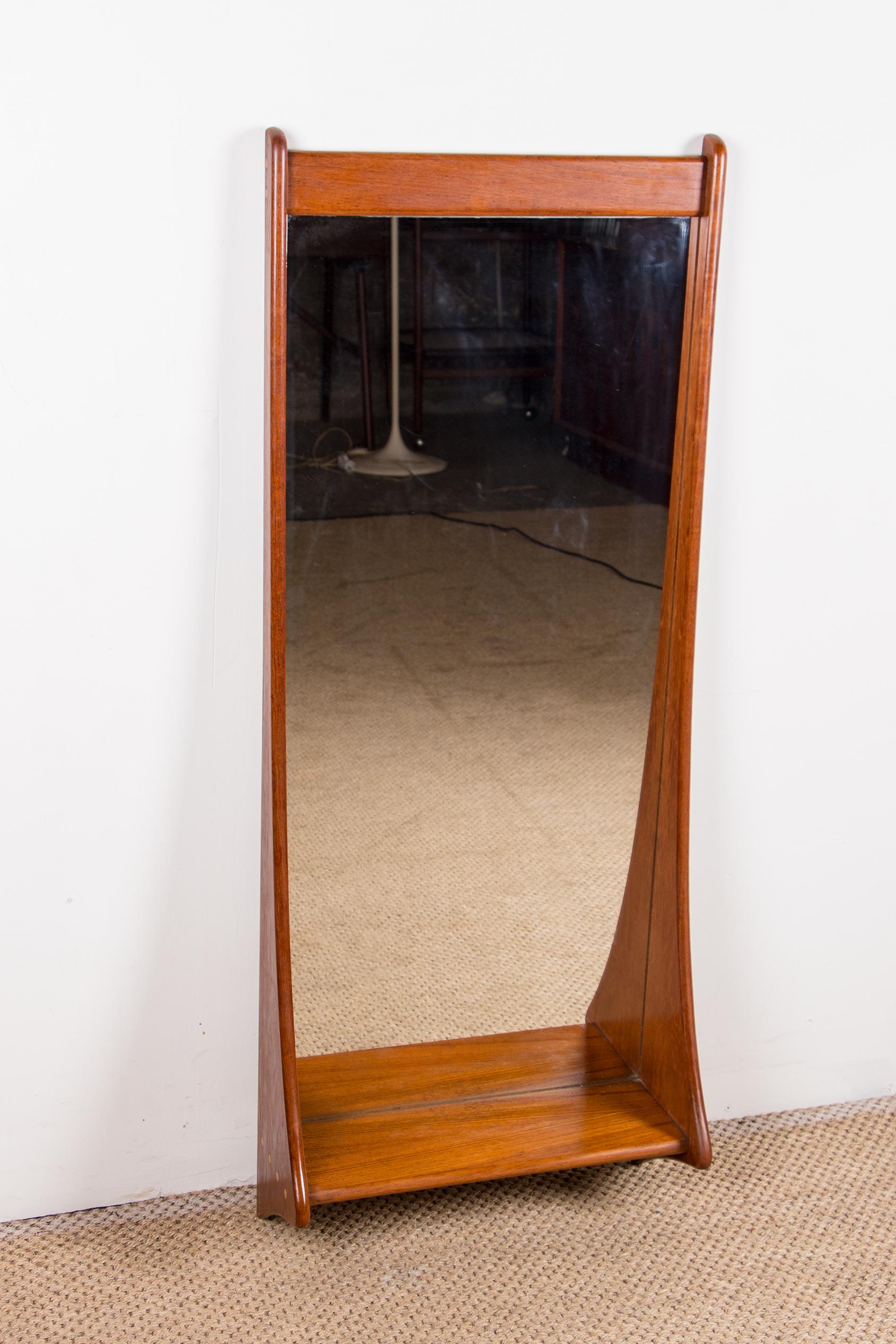 Vetro Grande specchio da parete in teak danese di Pedersen & Hansen 1960. in vendita