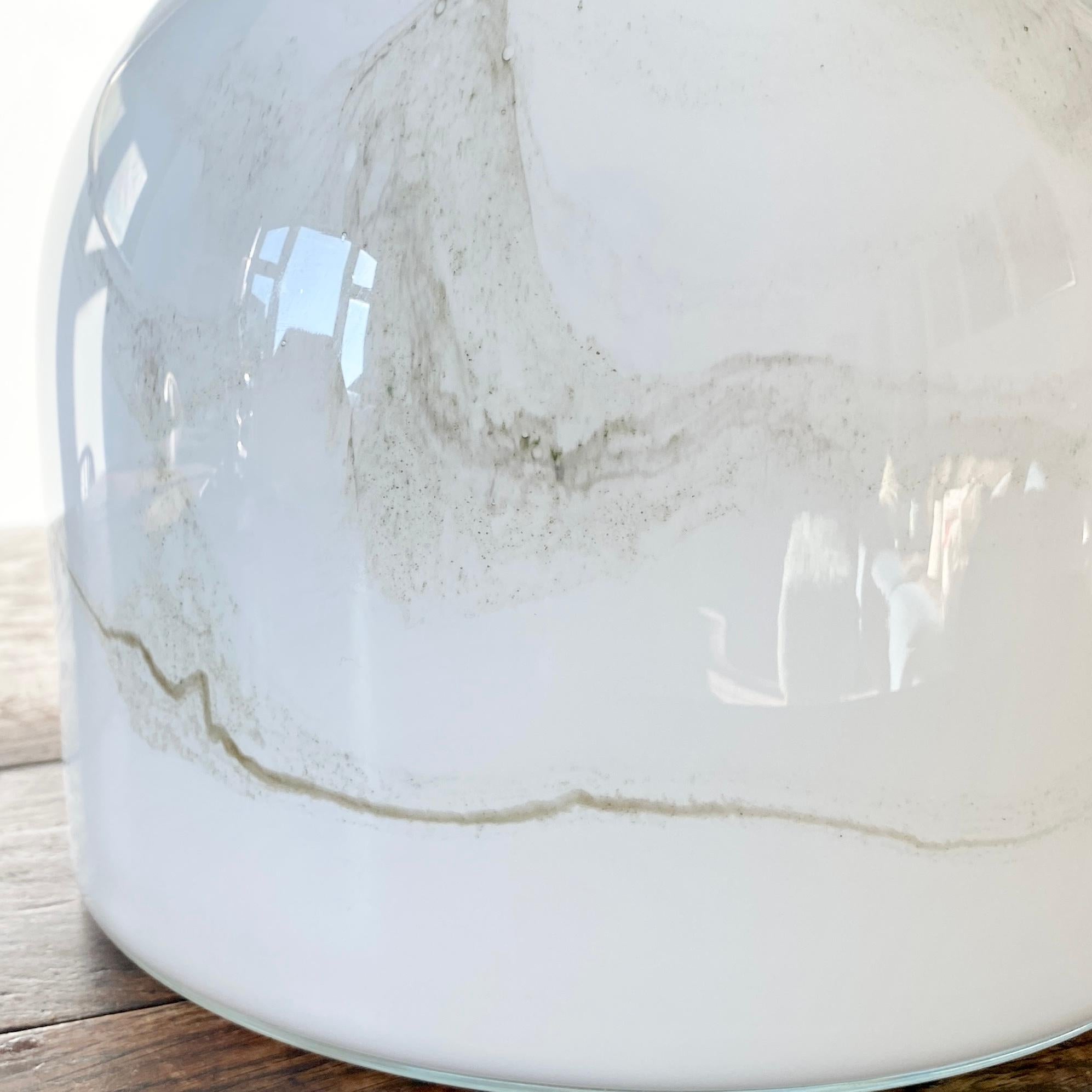 Grande lampe d'art danoise en verre opalin blanc et gris par Michael Bang pour Holmegaard en vente 8