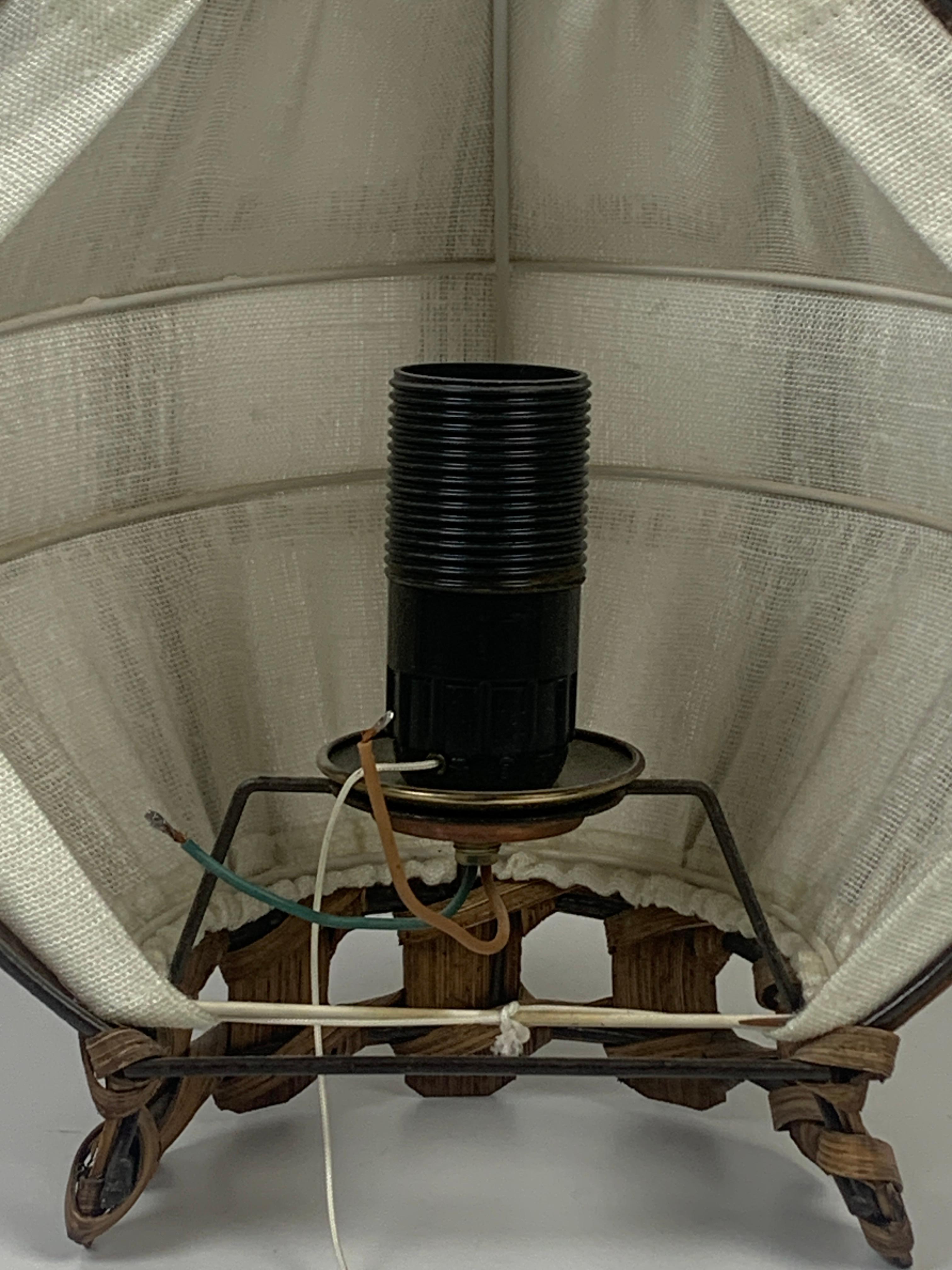 Große dänische Wandleuchter aus Holzfurnier und Stoff, 1970er Jahre, 2er-Set, Set (Ende des 20. Jahrhunderts) im Angebot
