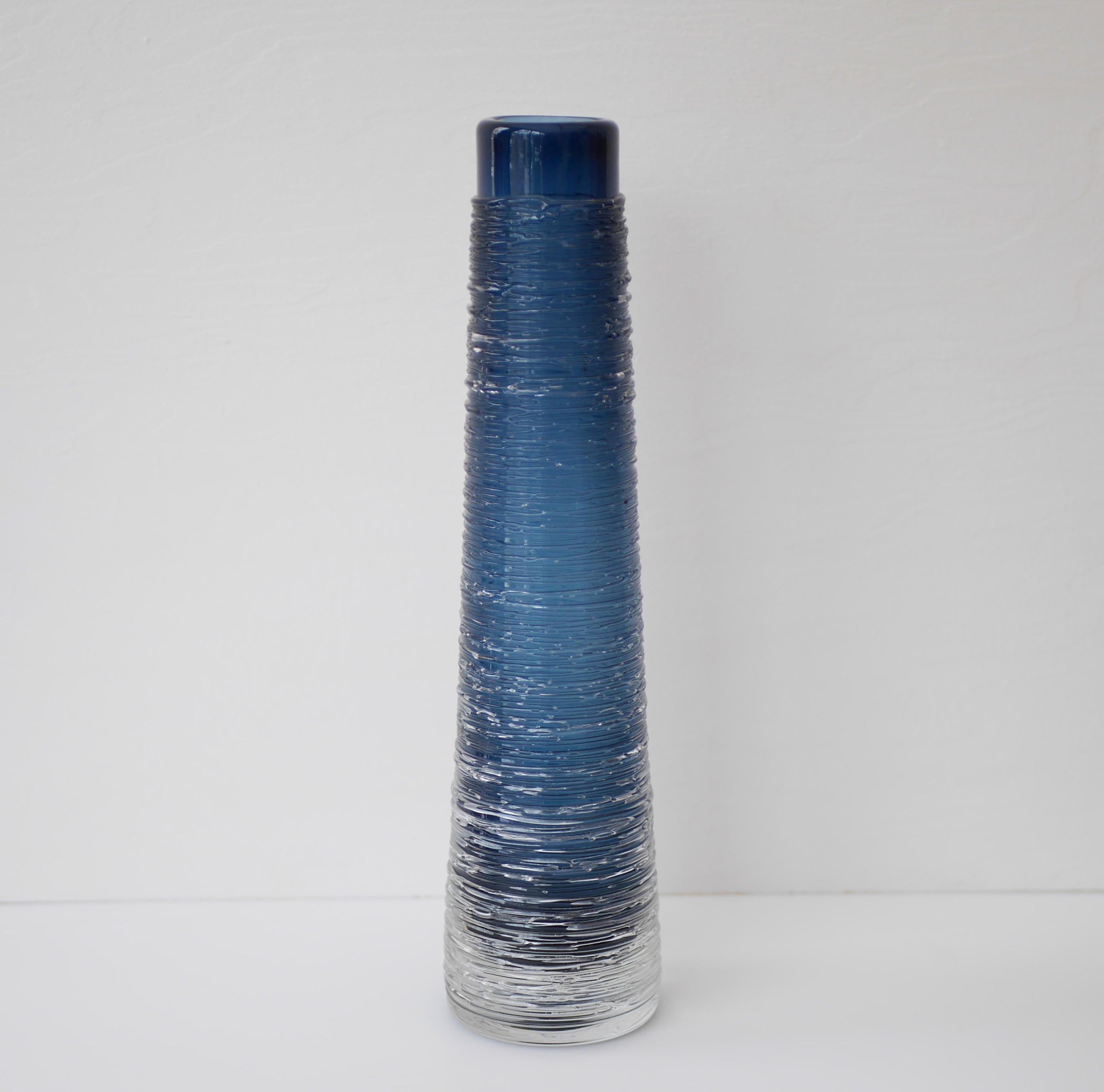 Grand vase en verre bleu foncé signé Bengt Edenfalk pour Skruf, Suède, années 1970 en vente 1