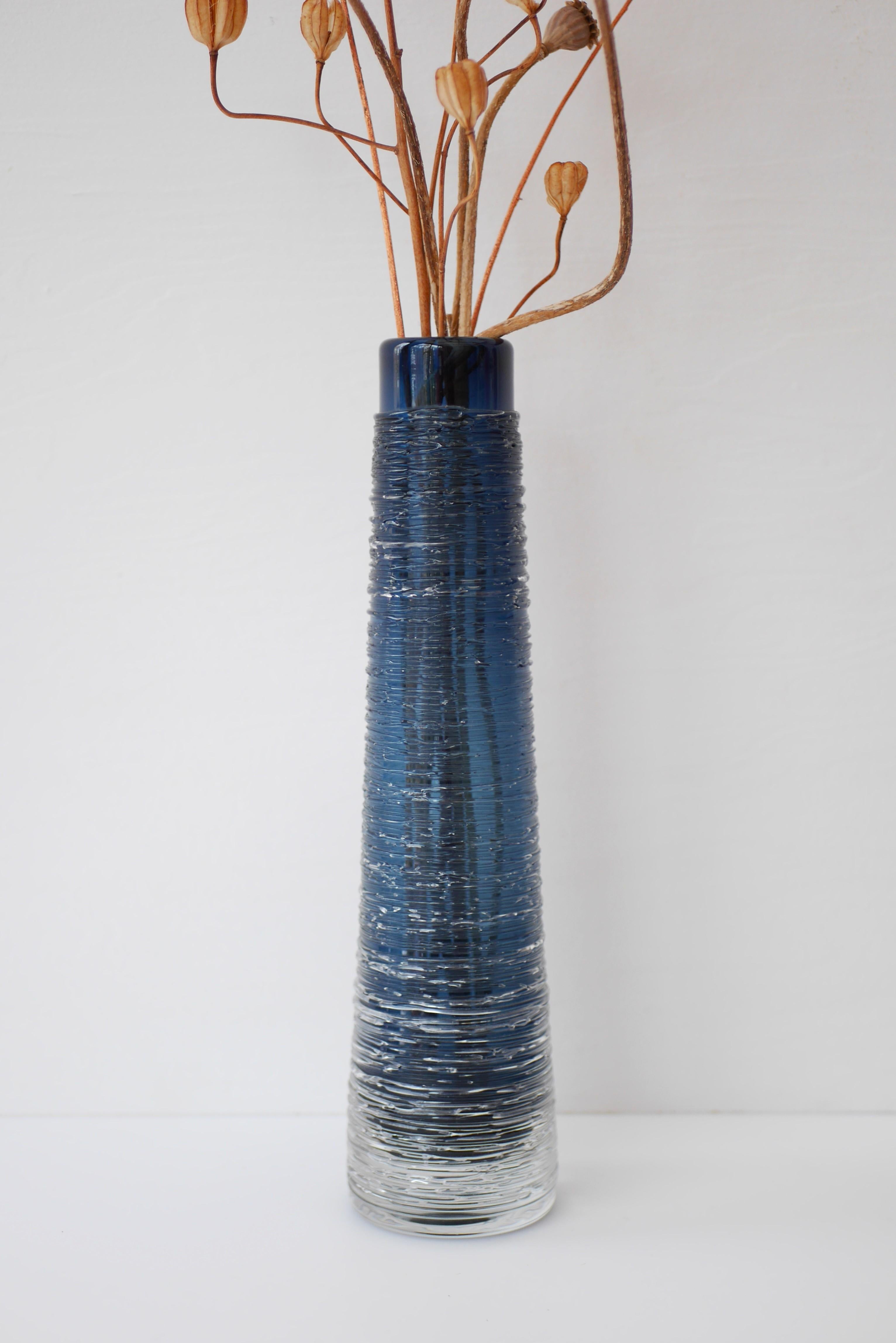 Large Dark Blue Glass Vase by Bengt Edenfalk for Skruf, Sweden, 1970s, Signed For Sale 3