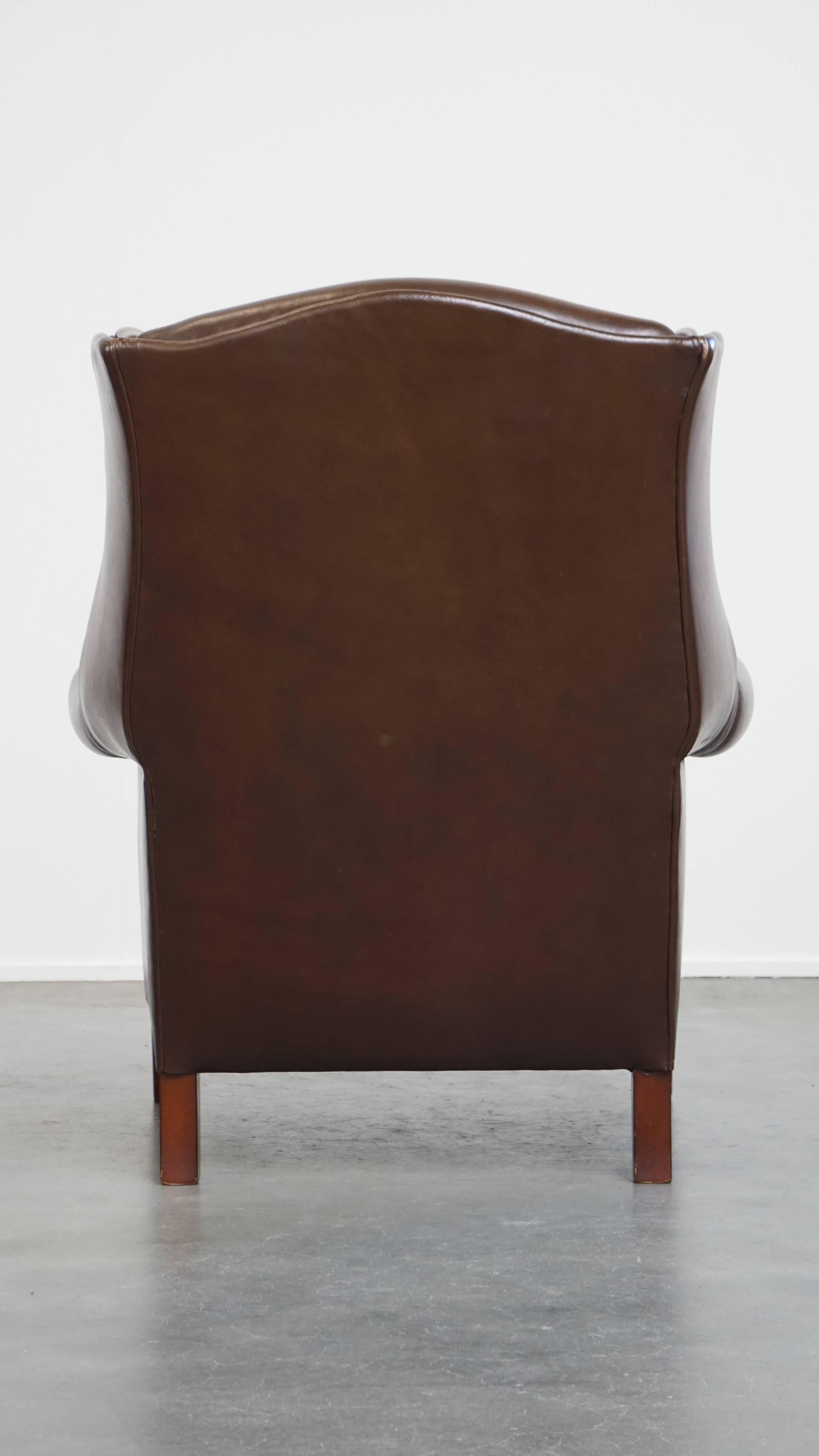Large Dark Brown Cowhide Leather Chesterfield Wingback Chair in English Style In Good Condition For Sale In Harderwijk, NL