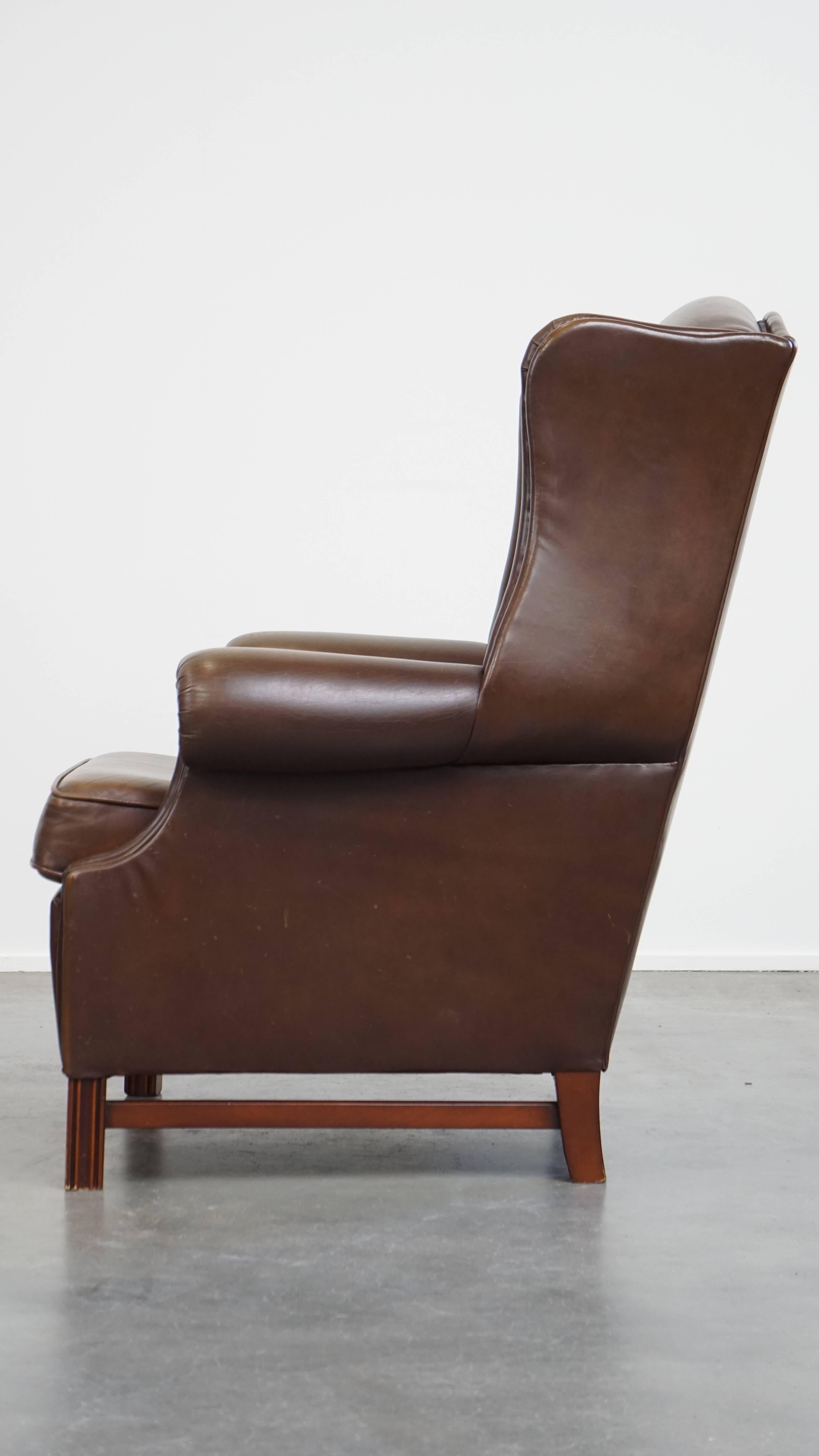 20th Century Large Dark Brown Cowhide Leather Chesterfield Wingback Chair in English Style For Sale