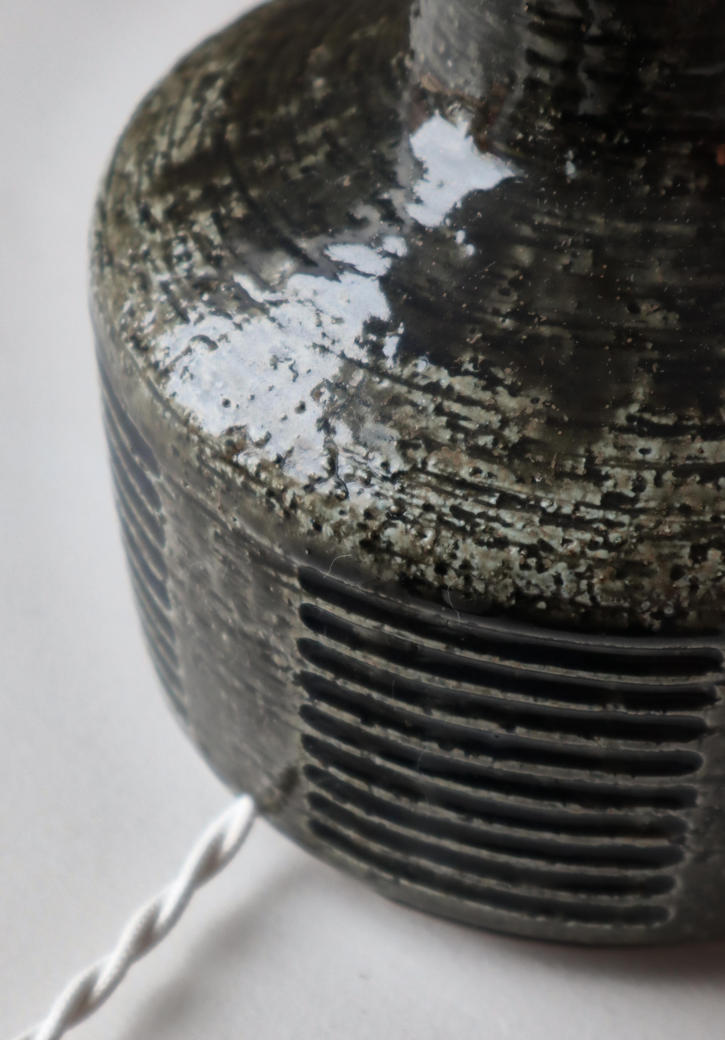 Grande lampe de table en grès émaillé bleu vert foncé par Palshus, Danemark, années 1960 en vente 2