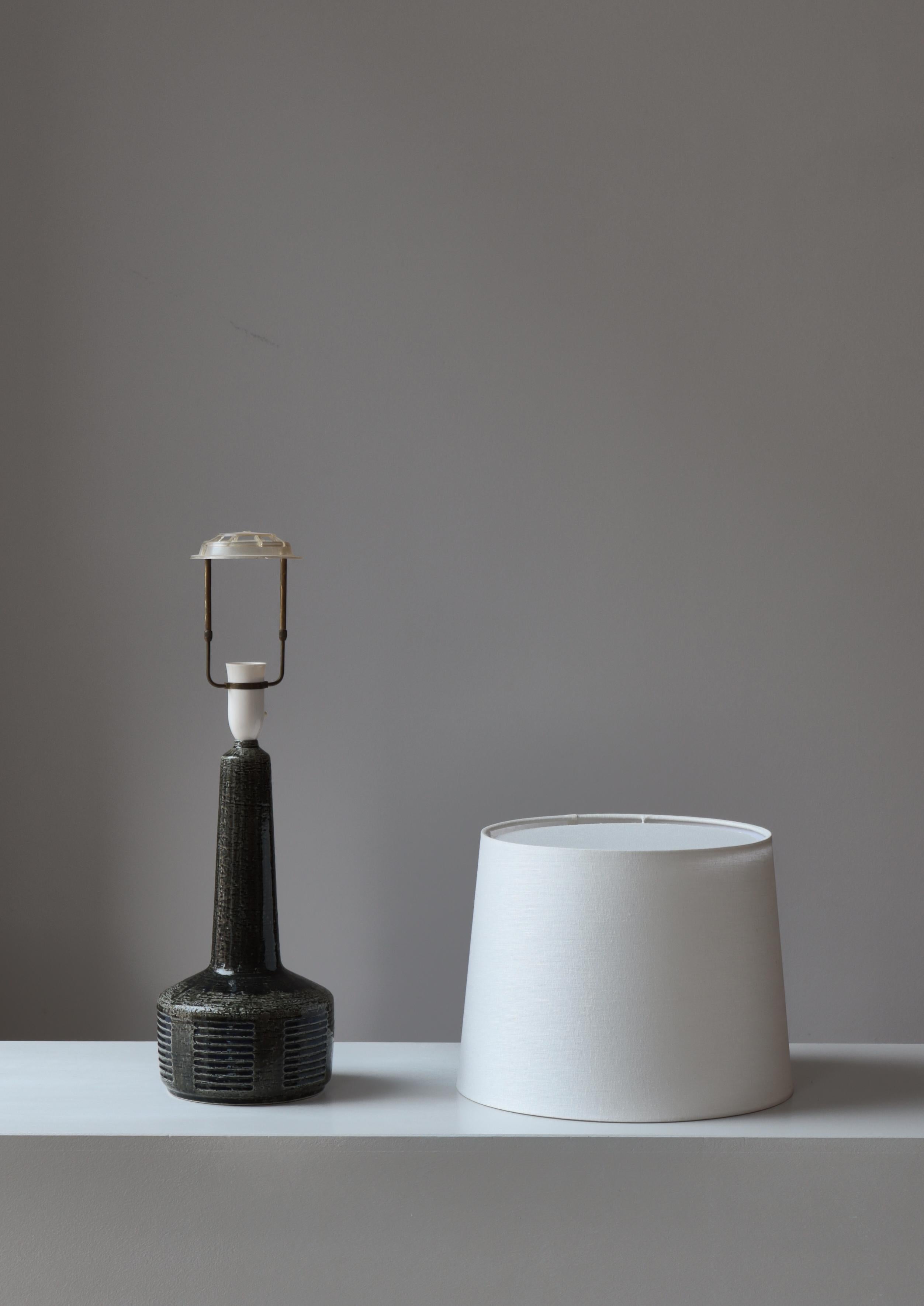 Grande lampe de table en grès émaillé bleu vert foncé par Palshus, Danemark, années 1960 en vente 3