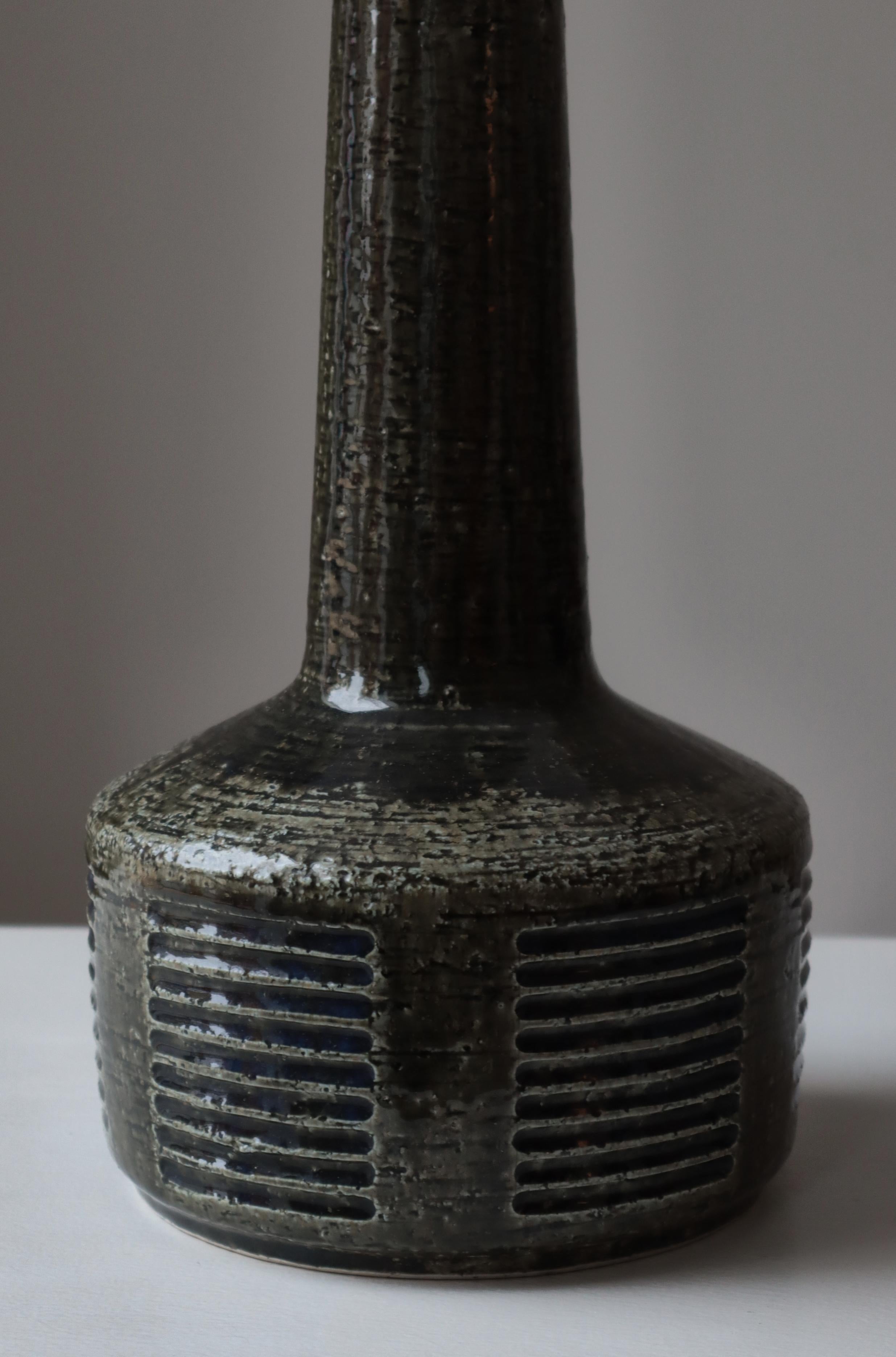 Milieu du XXe siècle Grande lampe de table en grès émaillé bleu vert foncé par Palshus, Danemark, années 1960 en vente
