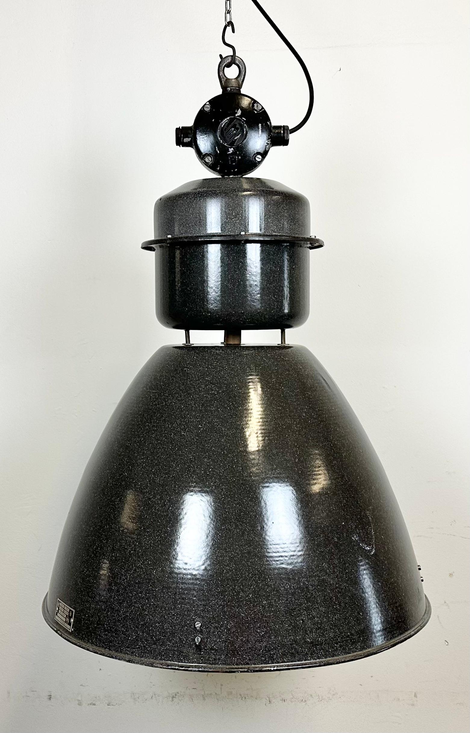 This grey Industrial pendant light was designed in the 1960s and produced by Elektrosvit in former Czechoslovakia. It features a cast aluminum top, a dark grey enamel exterior and a white enamel interior.
New porcelain socket for E 27 / E 26